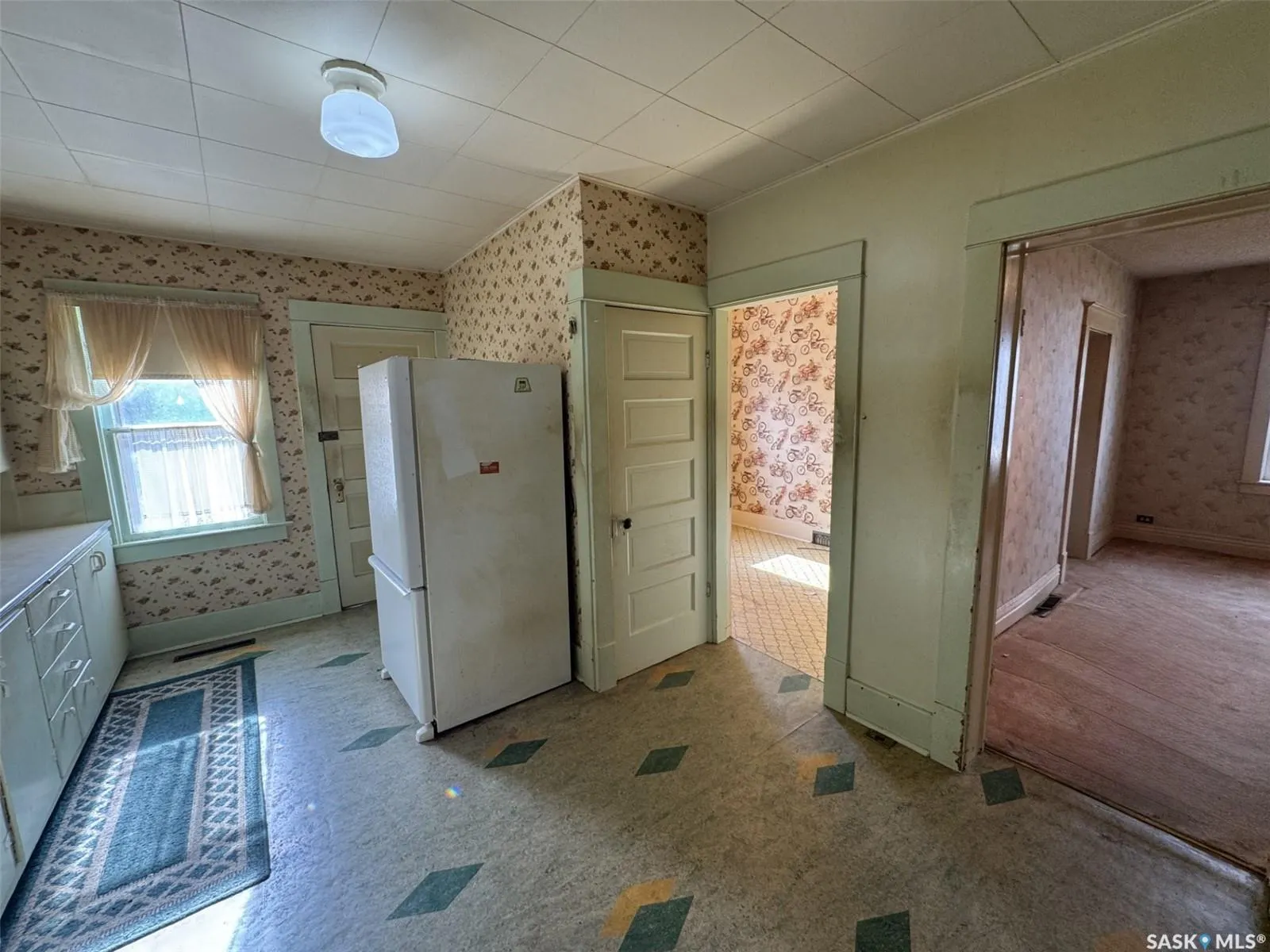 208 5th AVENUE W