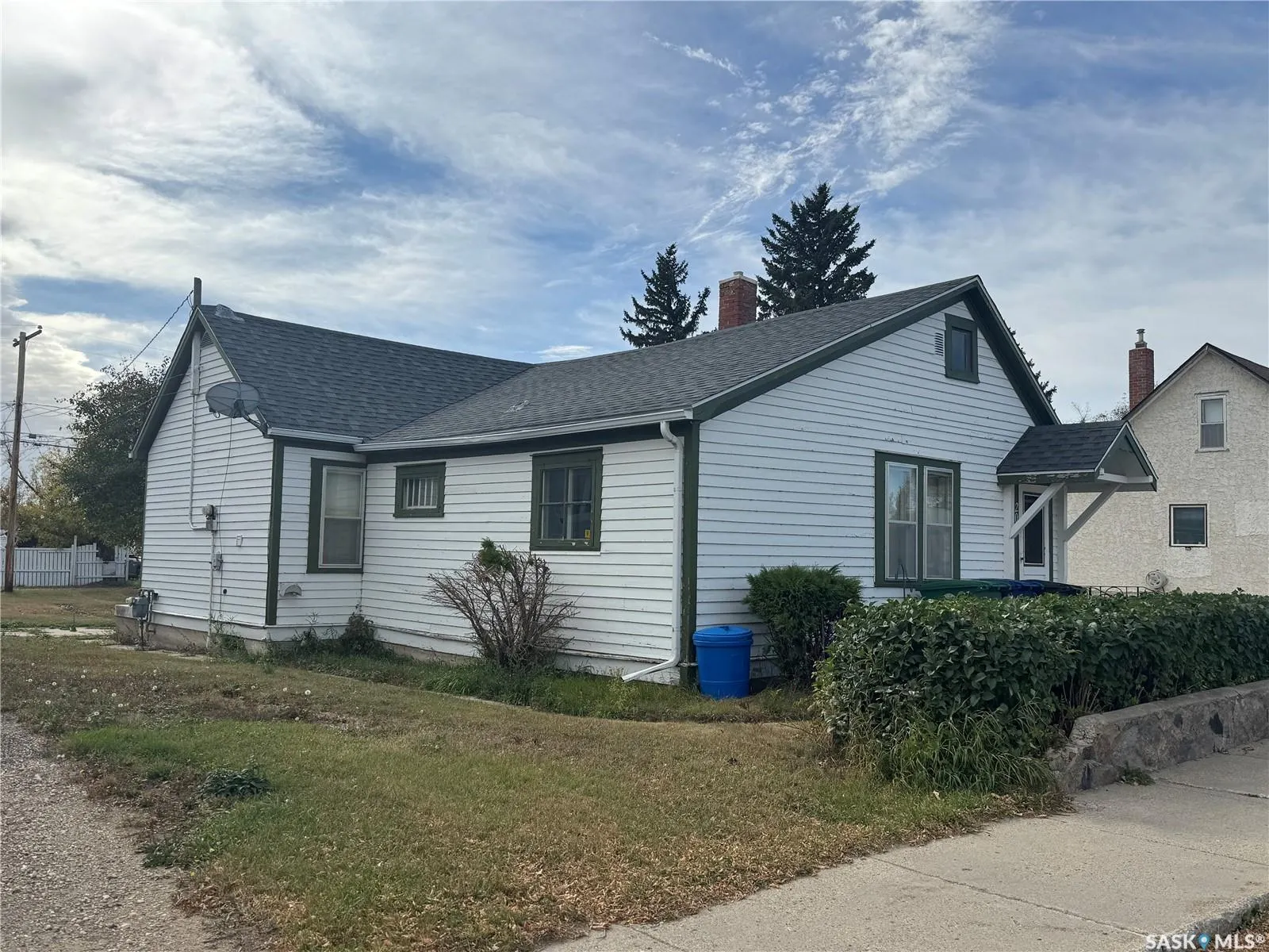 208 5th AVENUE W