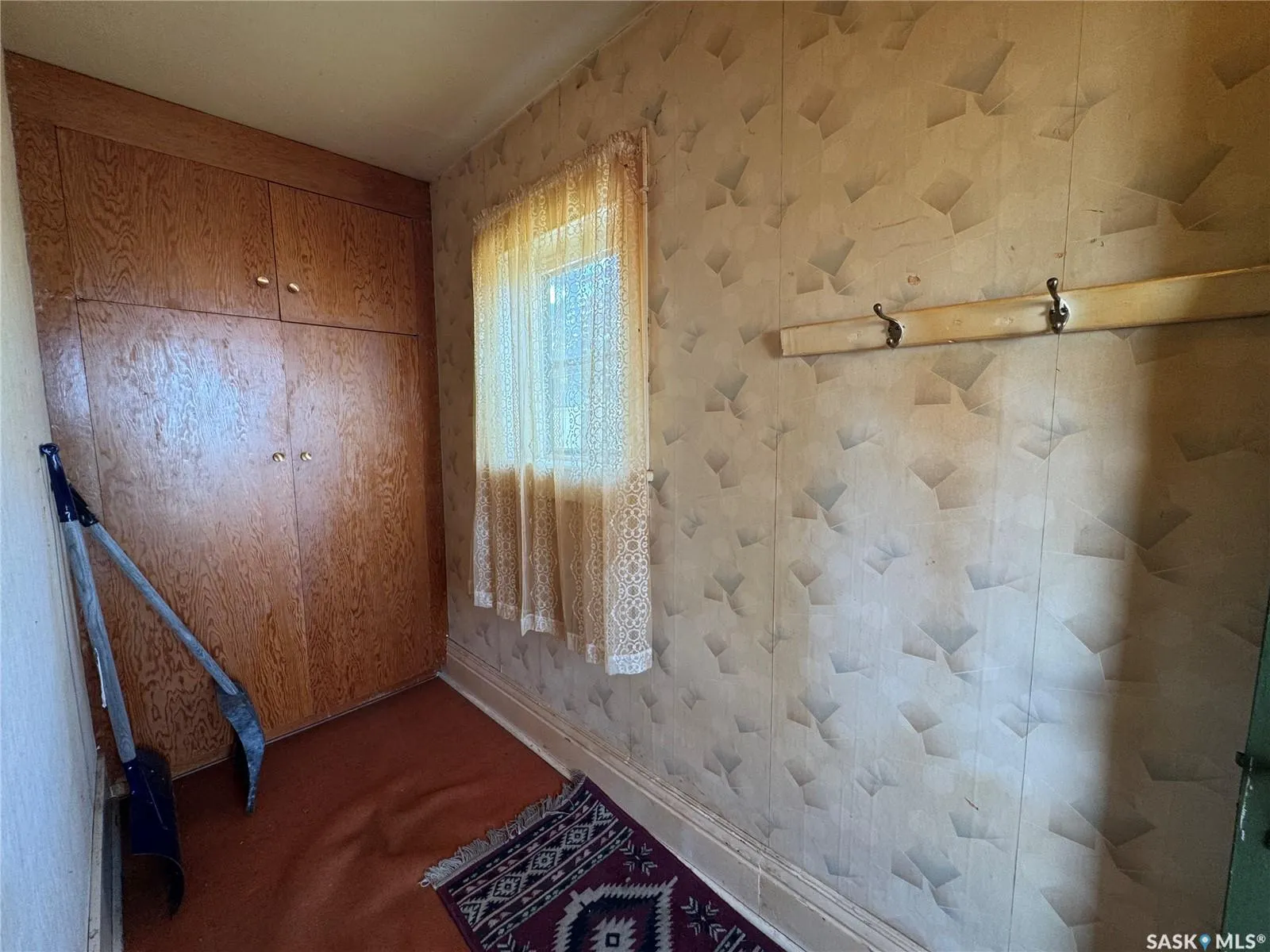 208 5th AVENUE W