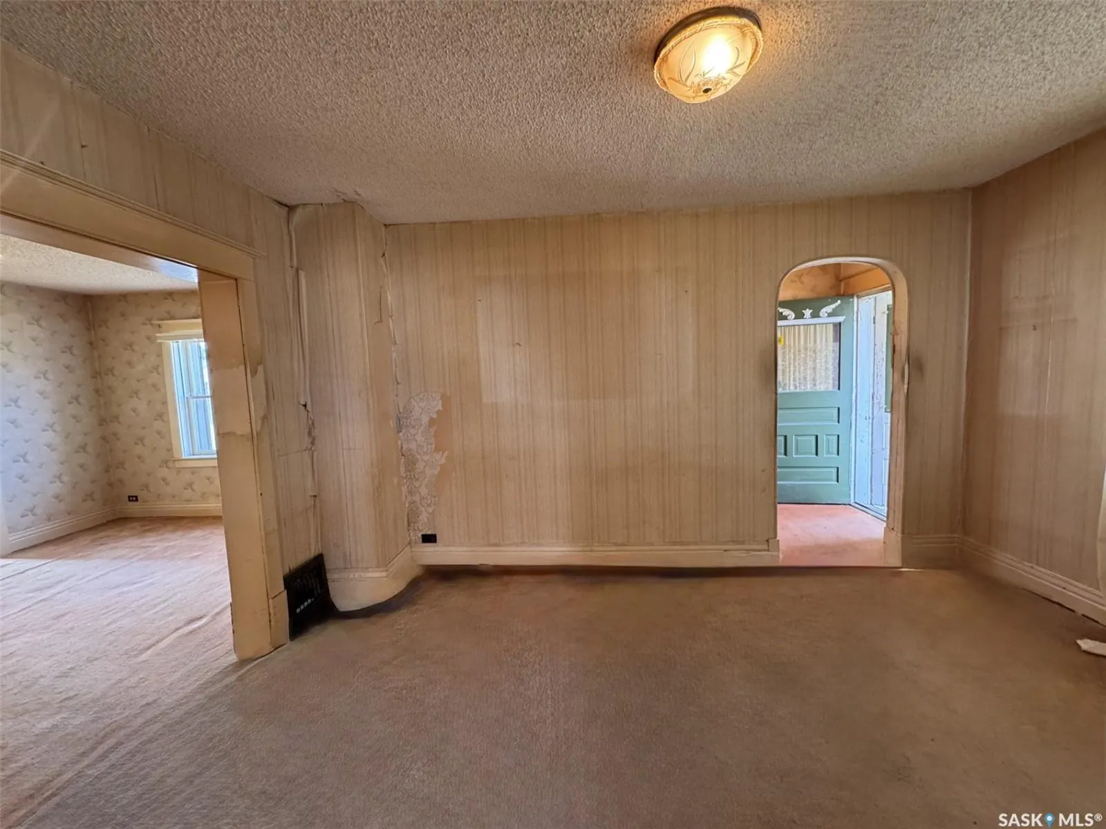 208 5th AVENUE W