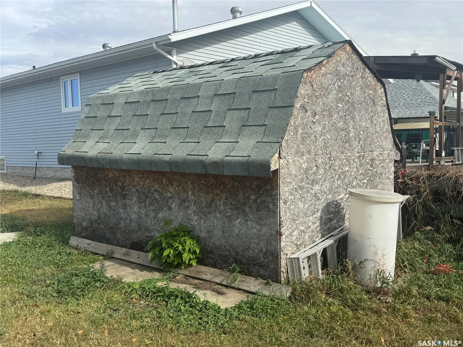 208 5th AVENUE W