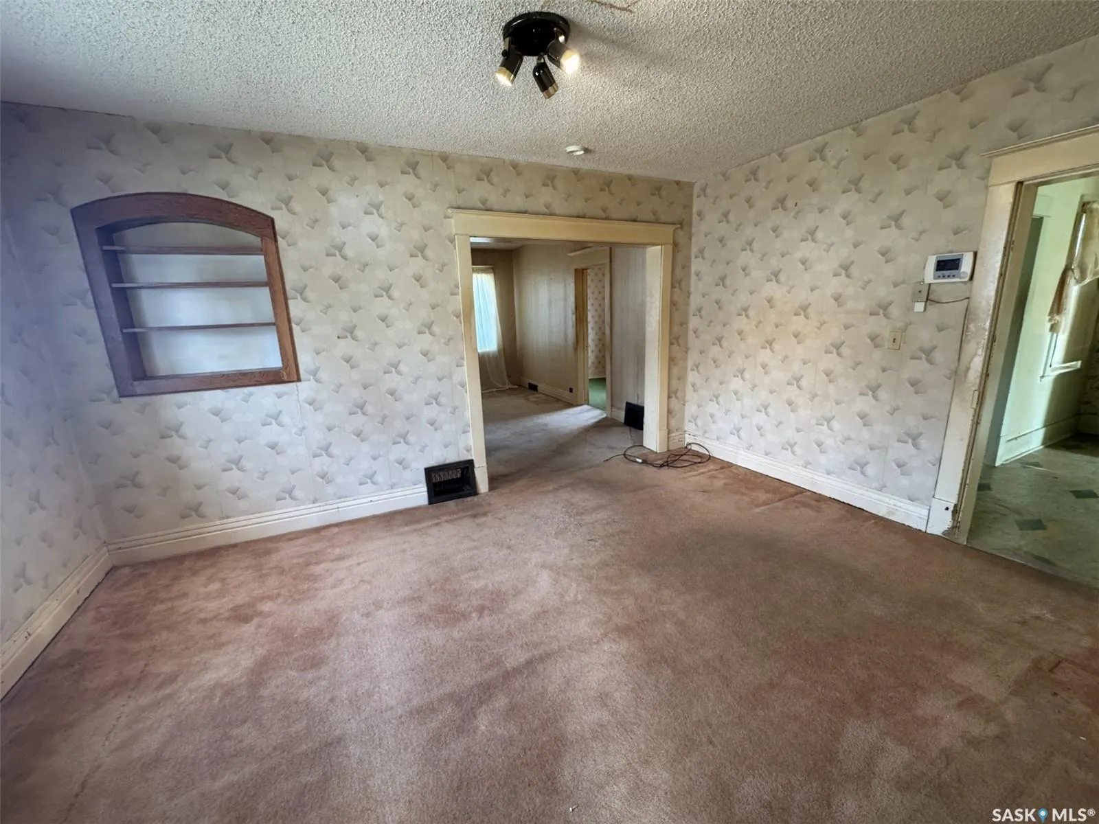208 5th AVENUE W