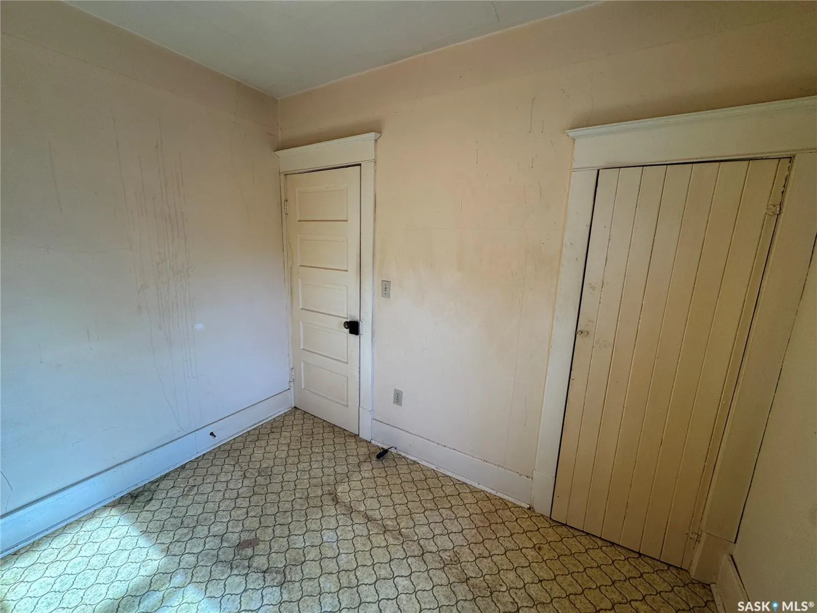 208 5th AVENUE W
