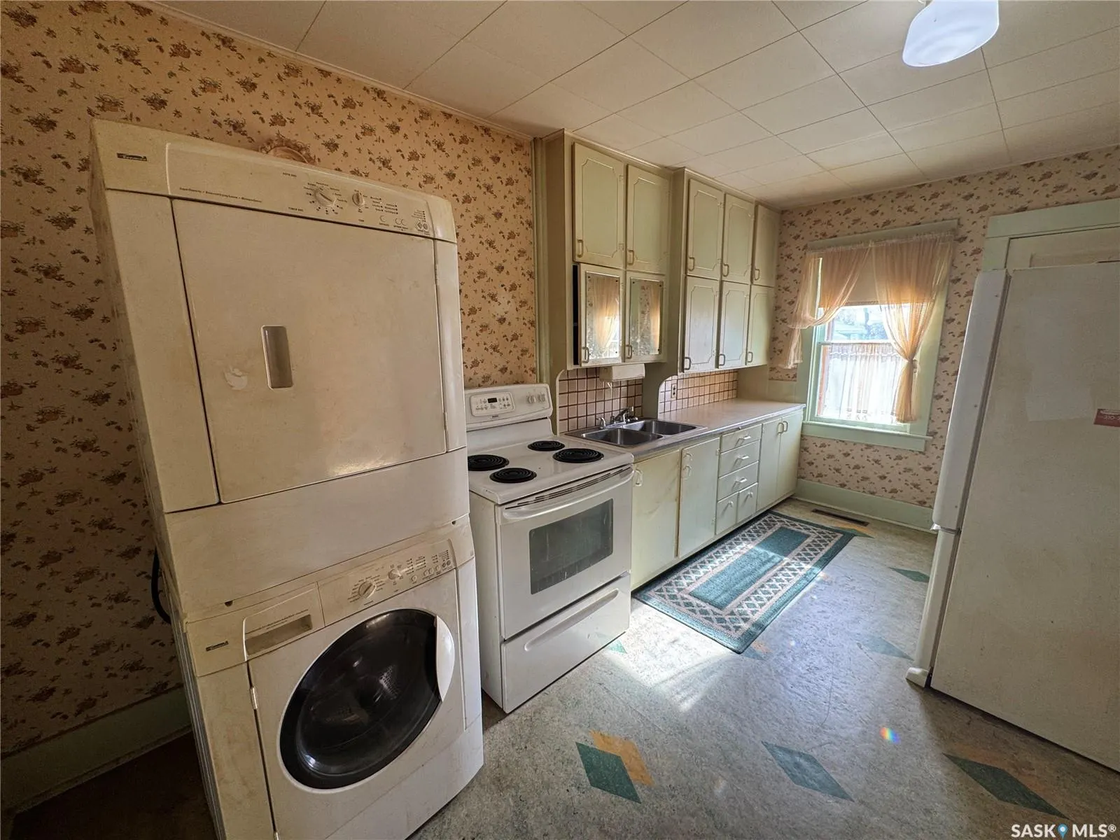 208 5th AVENUE W