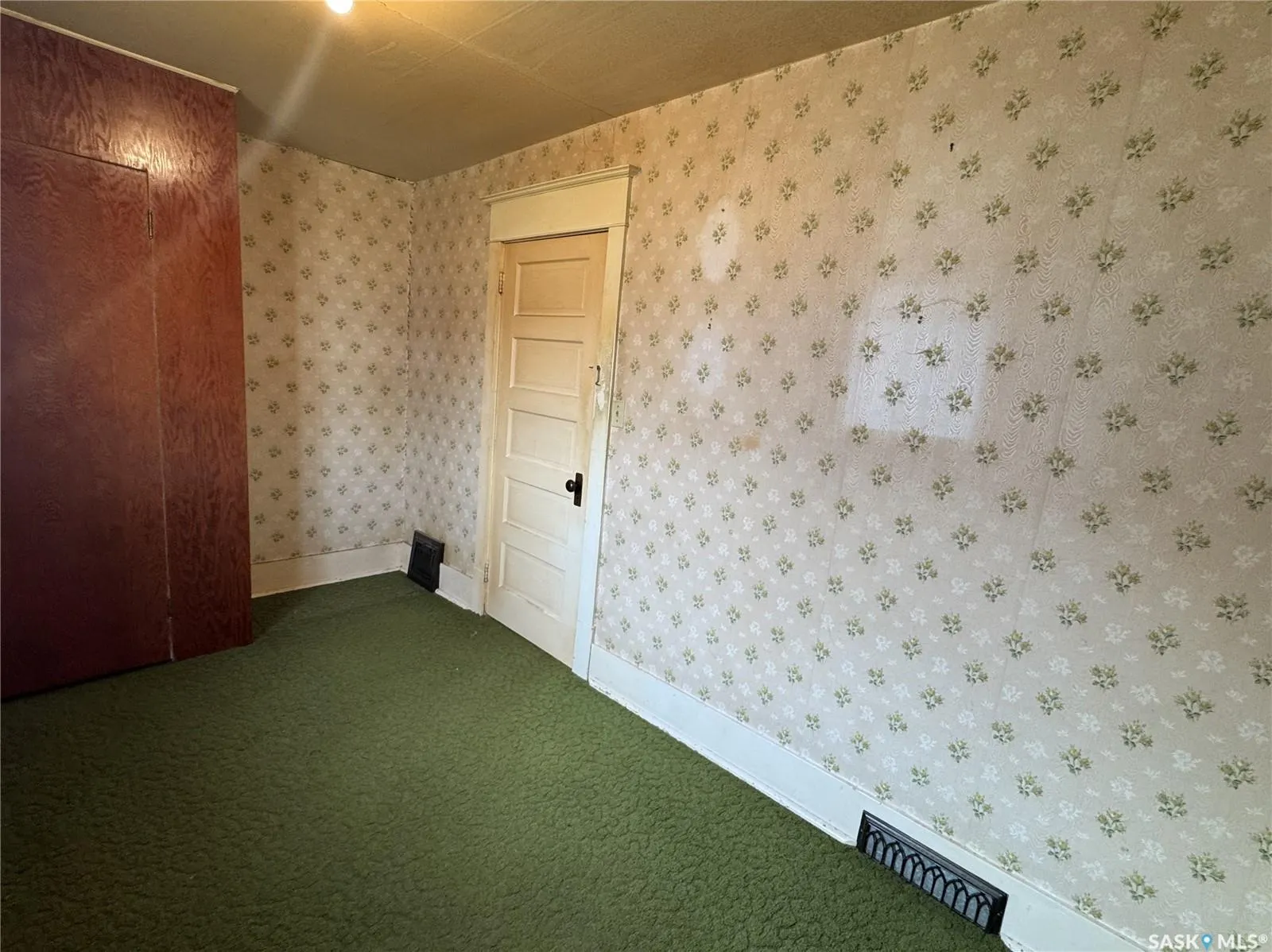 208 5th AVENUE W