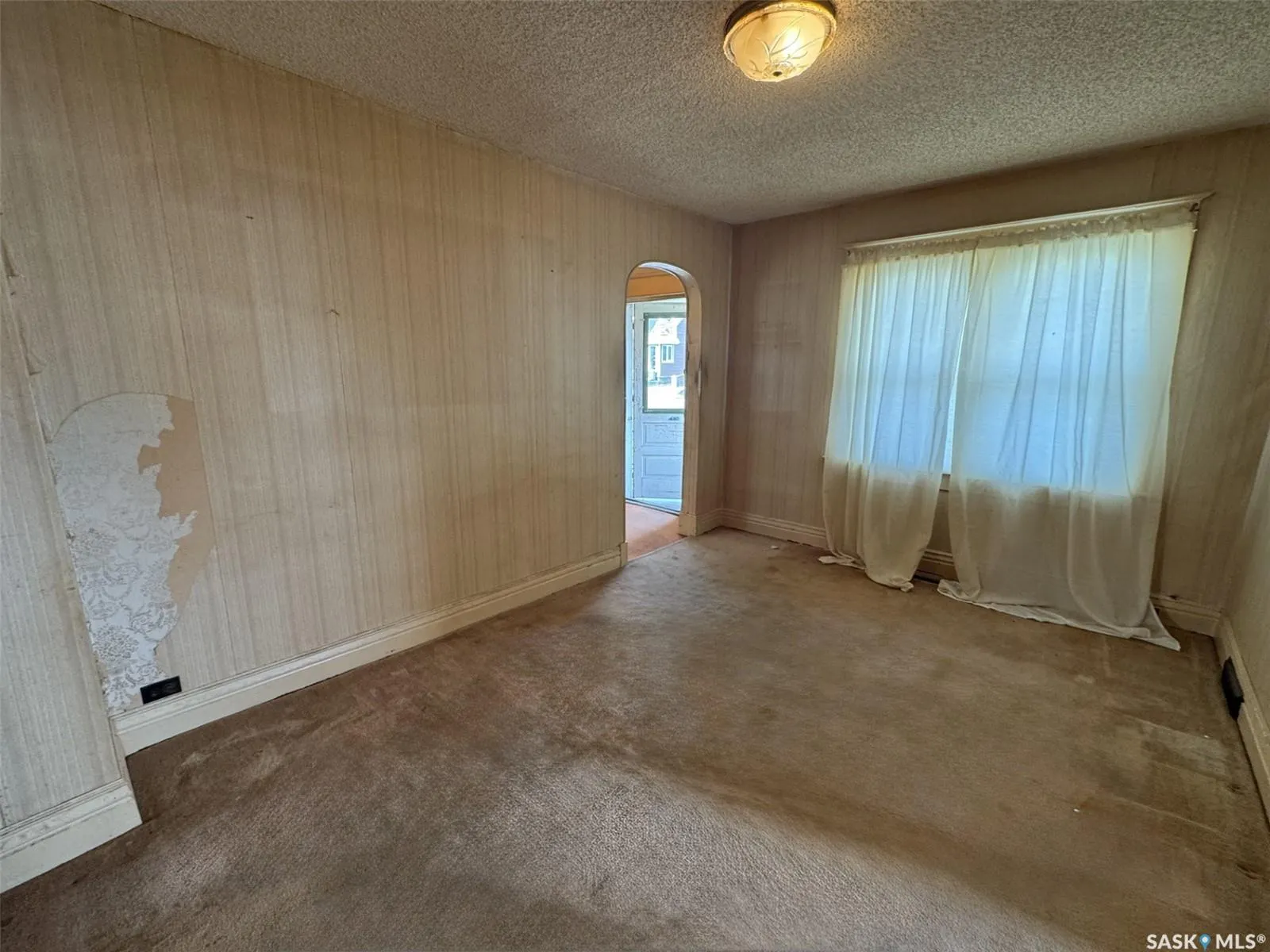 208 5th AVENUE W