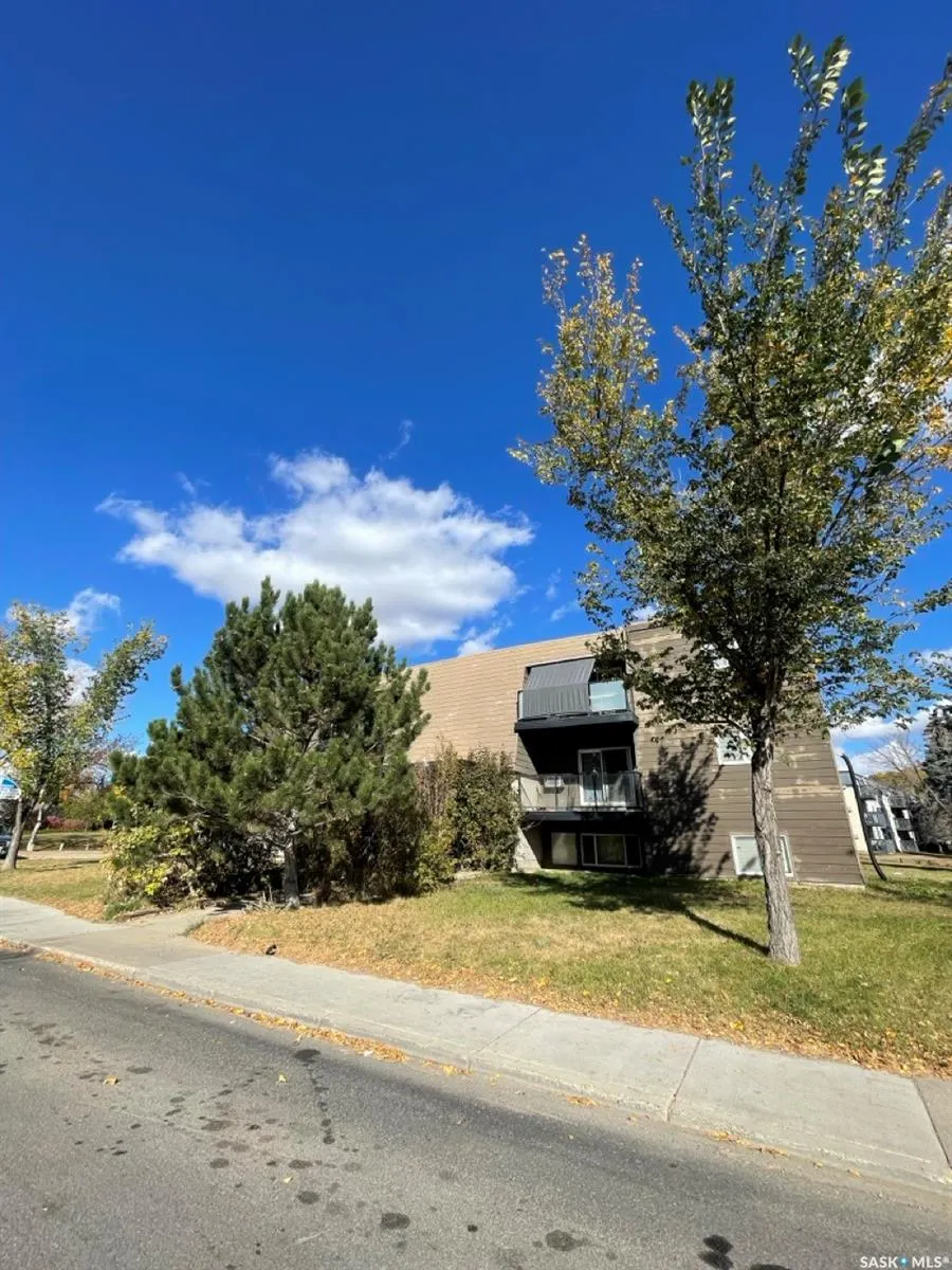 929 Northumberland AVENUE, #203