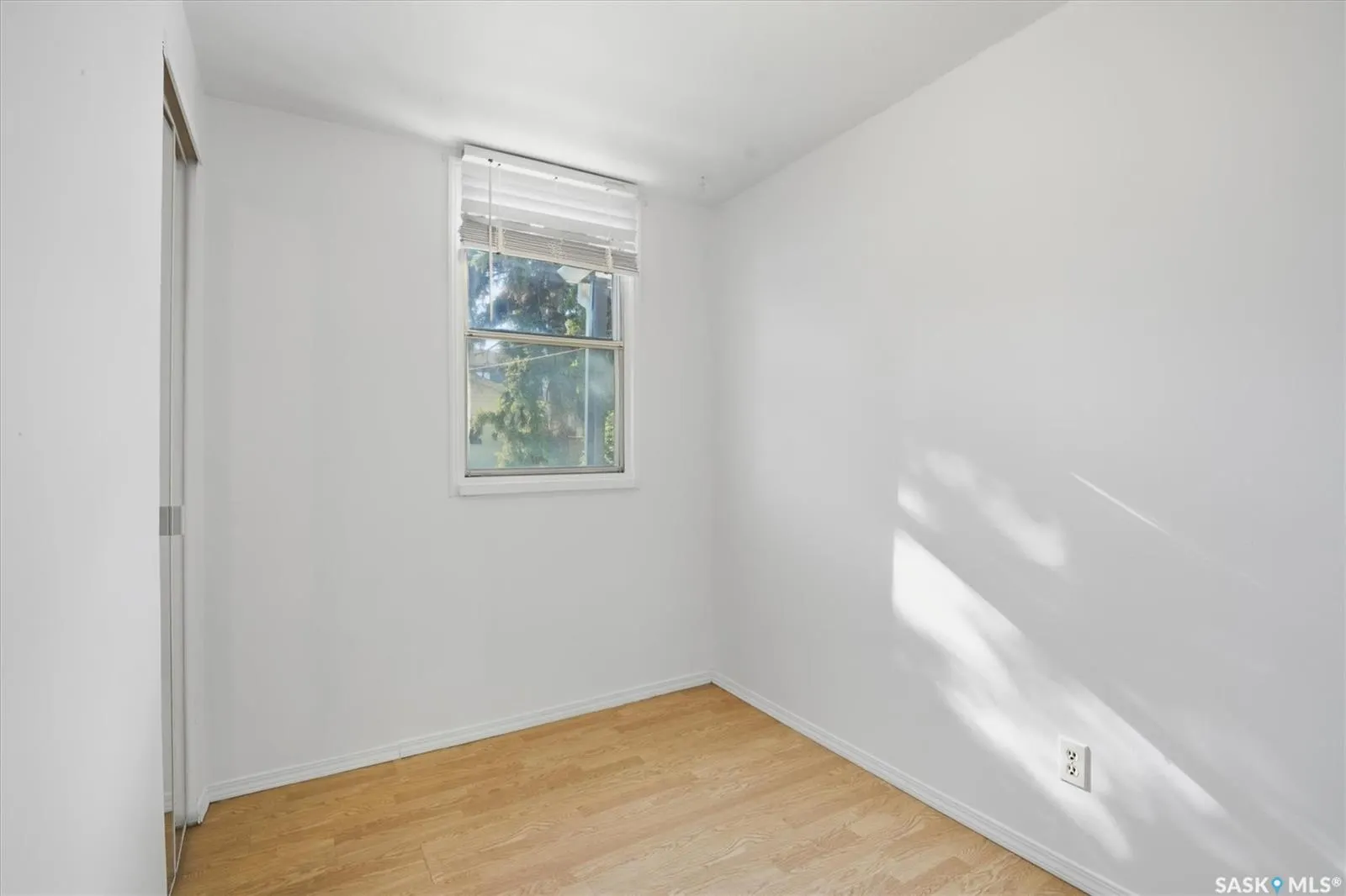 524 2nd STREET E