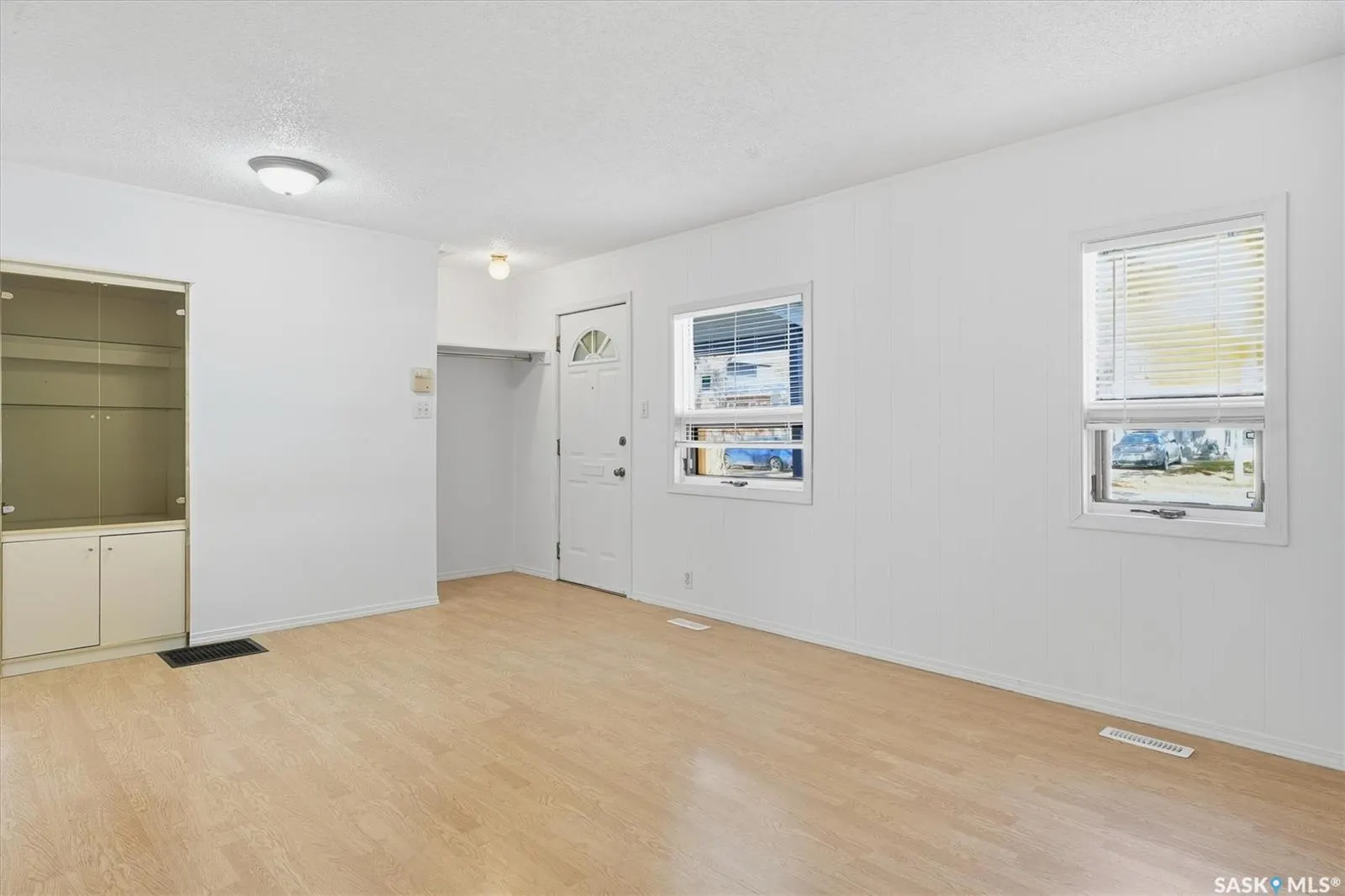 524 2nd STREET E