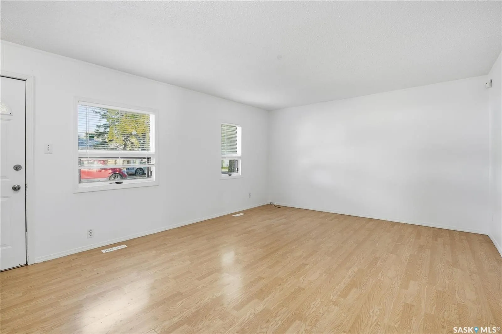 524 2nd STREET E