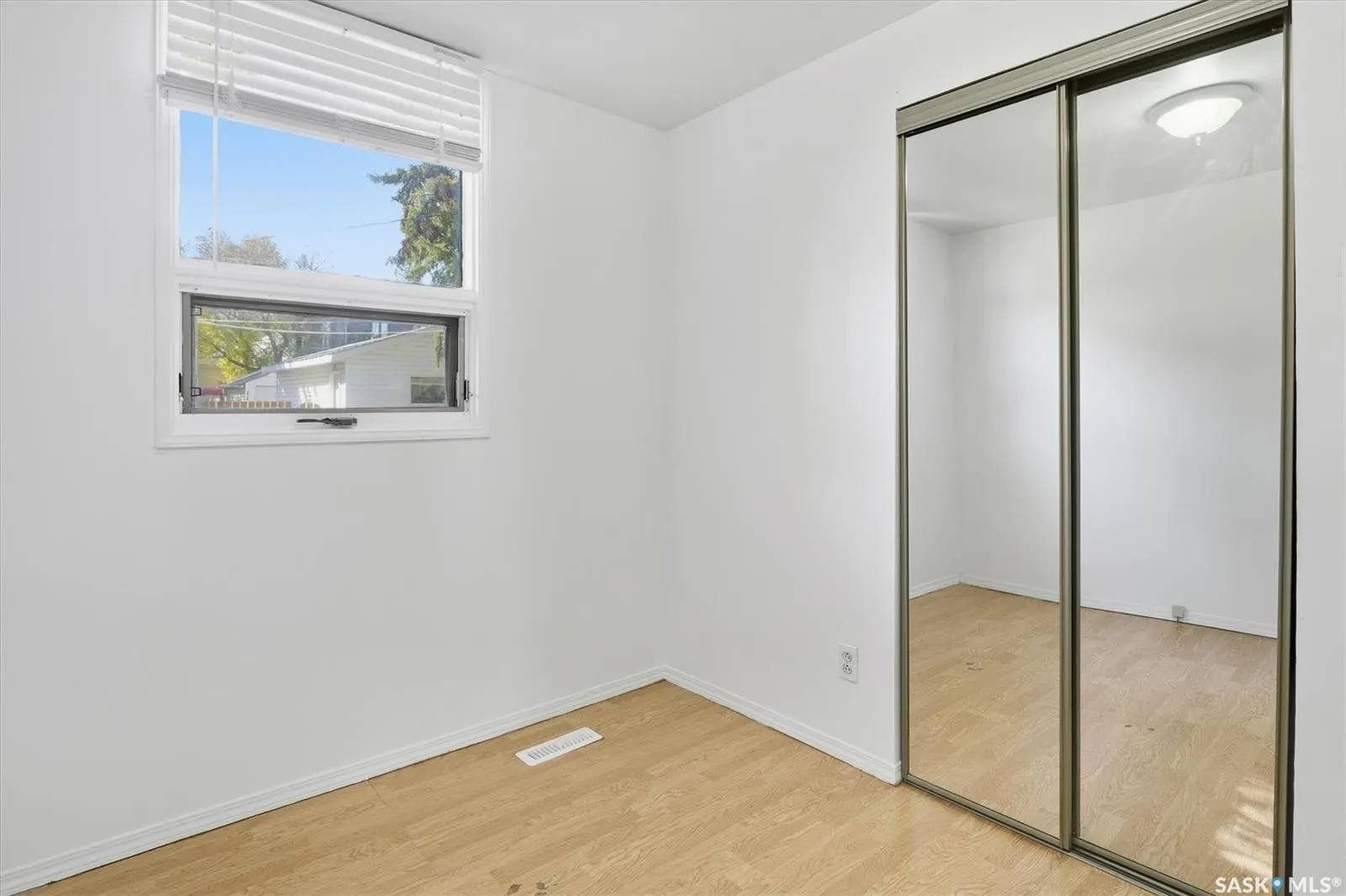 524 2nd STREET E
