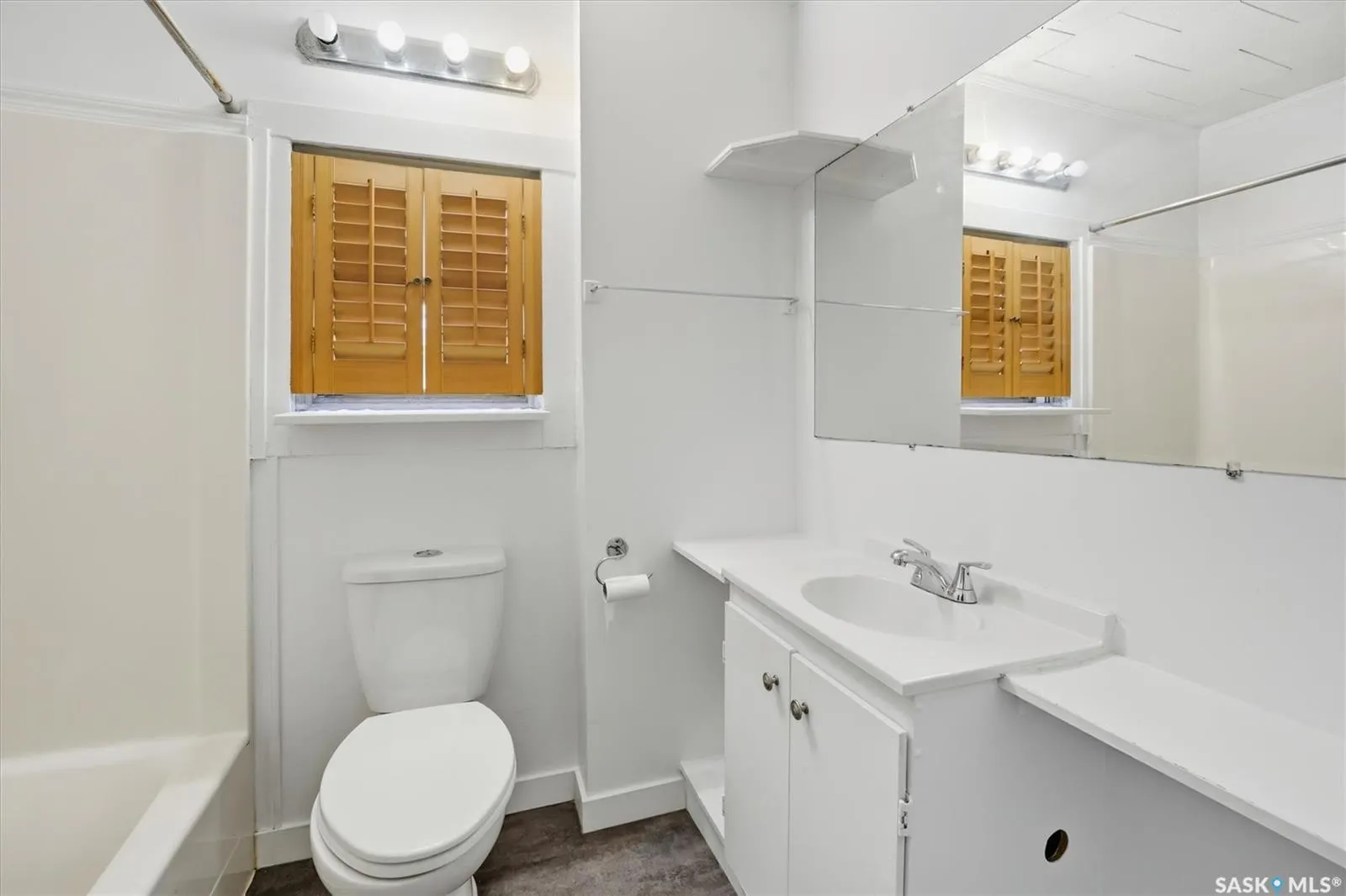 524 2nd STREET E
