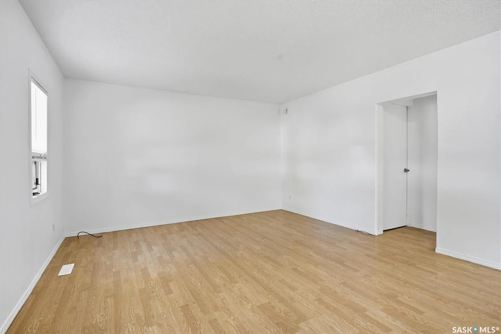 524 2nd STREET E