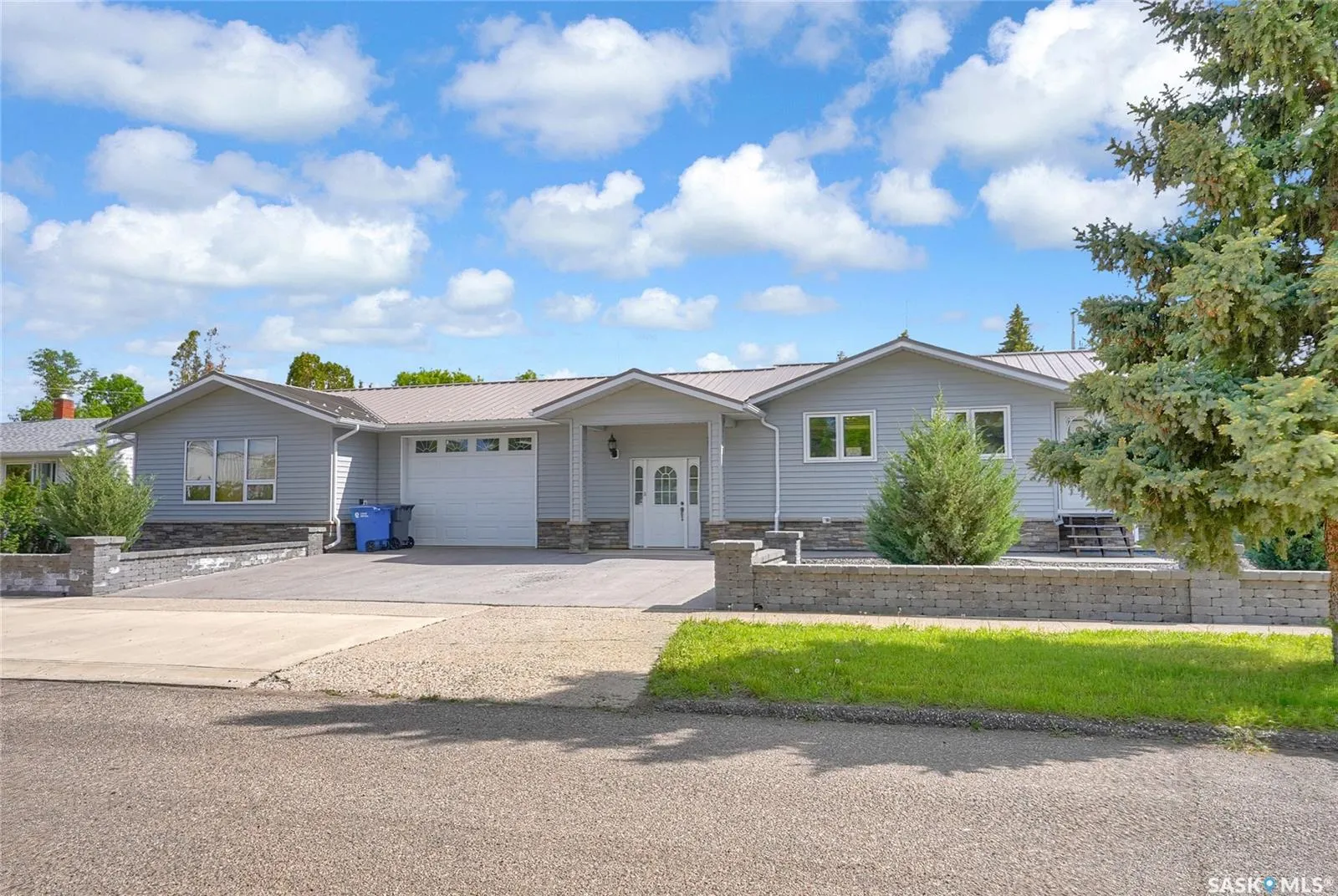 110 3rd AVENUE W