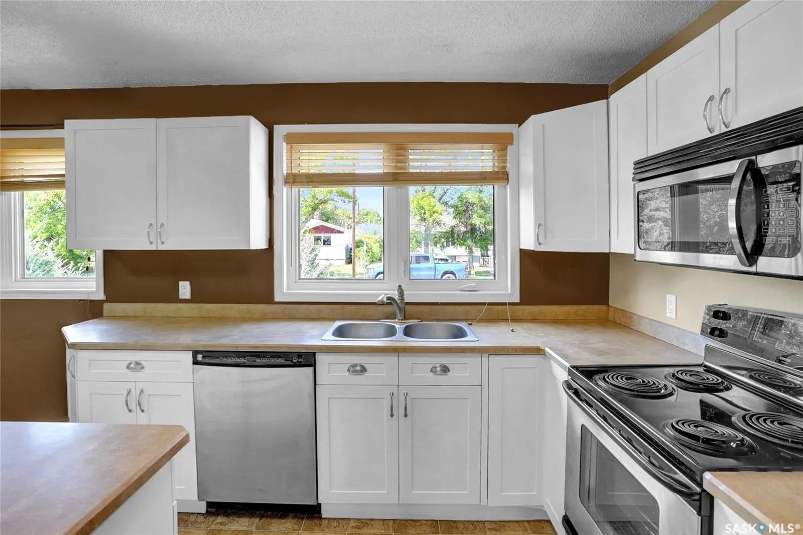 110 3rd AVENUE W