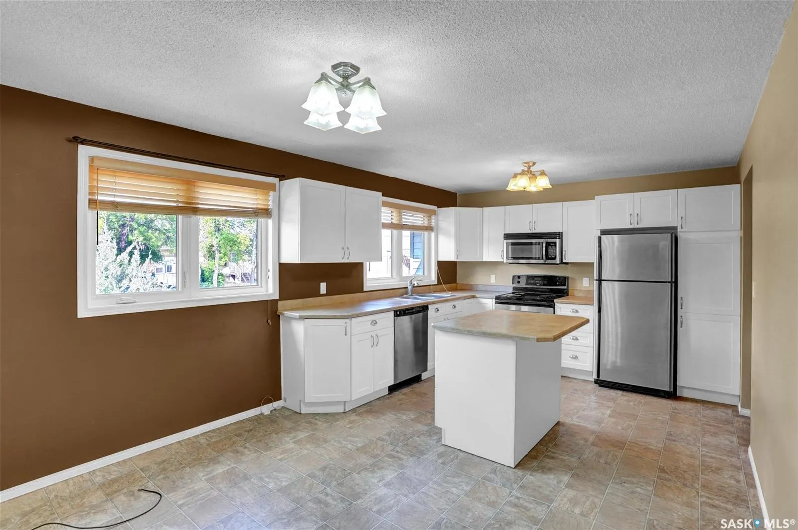 110 3rd AVENUE W