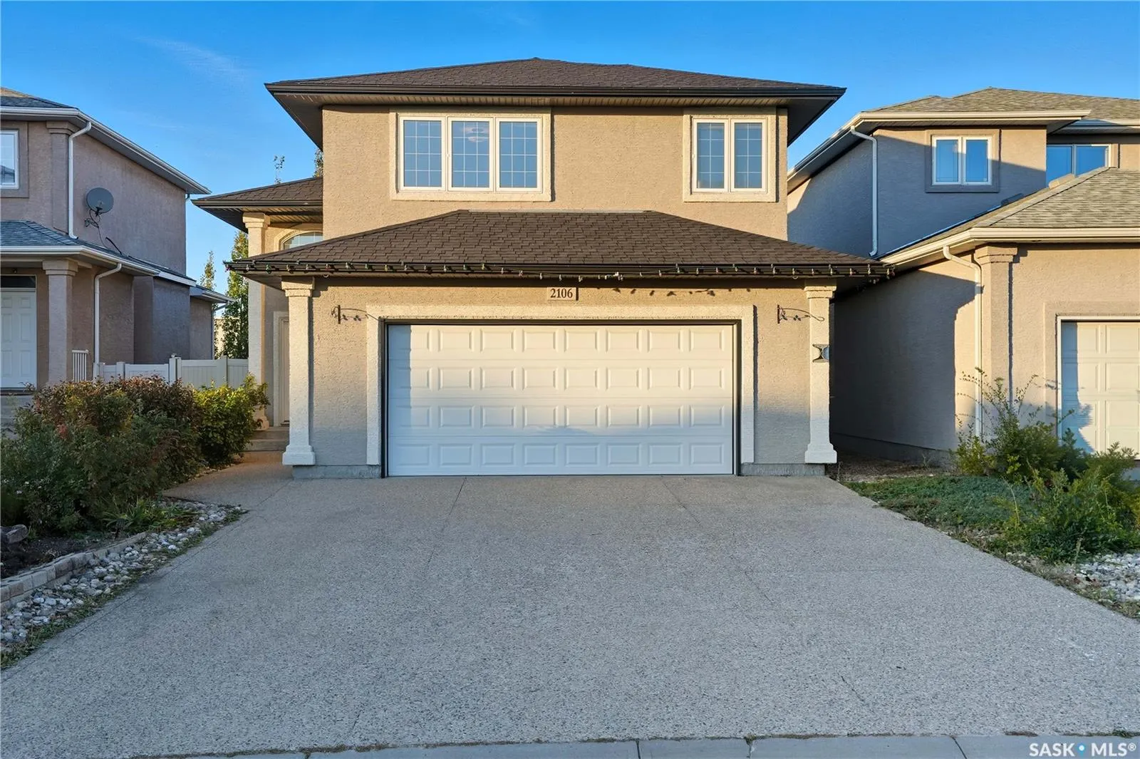 2106 Laurier CRESCENT E
