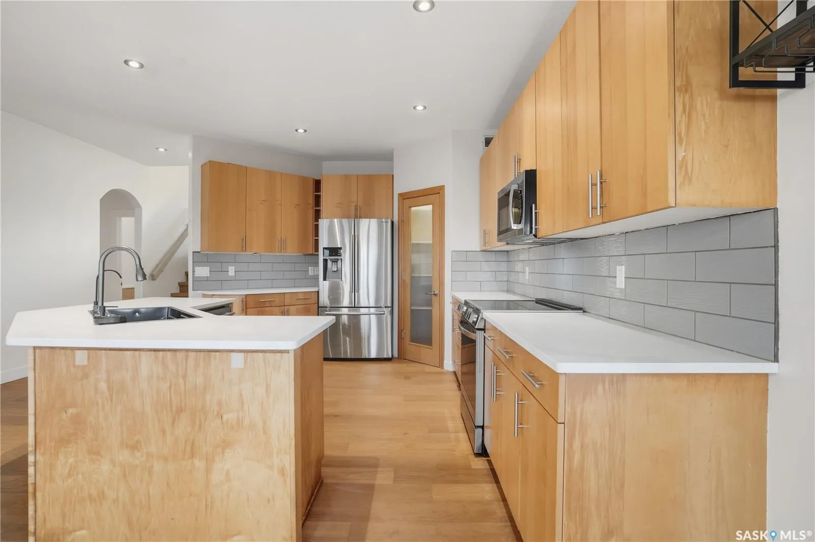2106 Laurier CRESCENT E