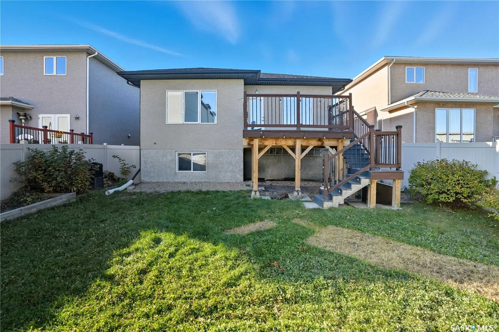 2106 Laurier CRESCENT E
