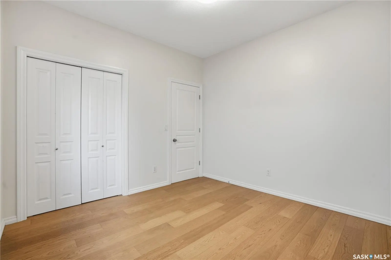 2106 Laurier CRESCENT E