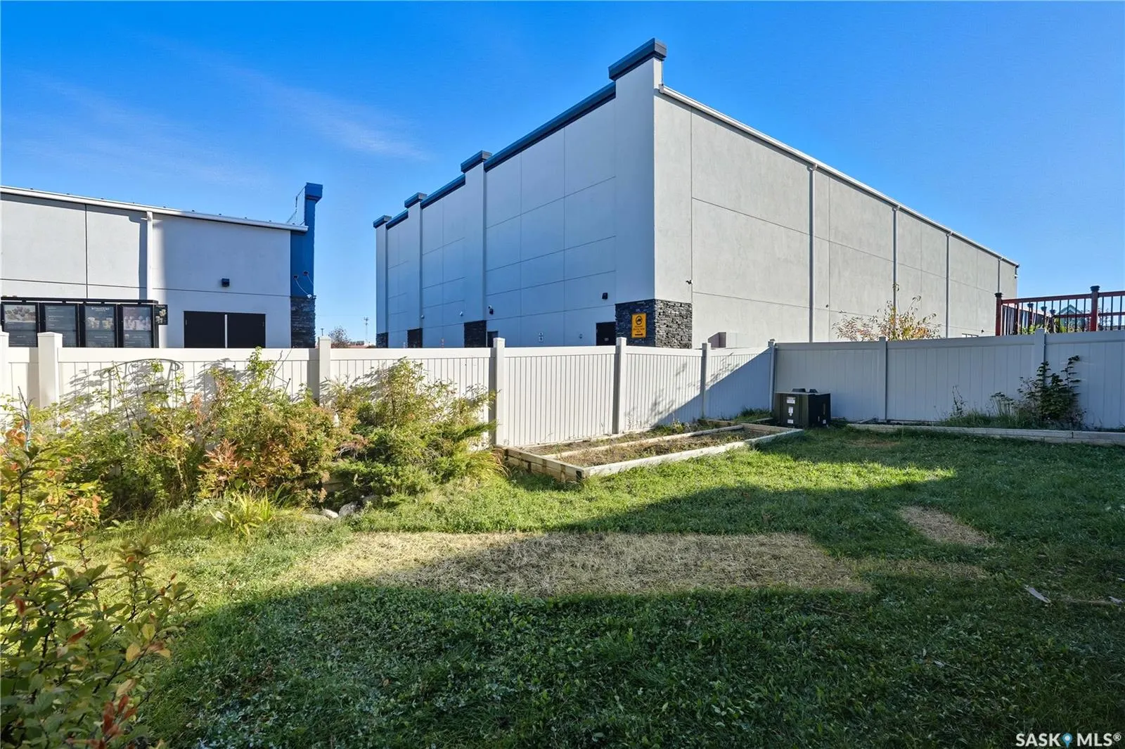 2106 Laurier CRESCENT E