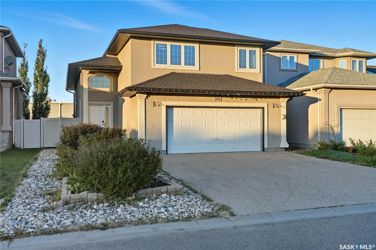 2106 Laurier CRESCENT E