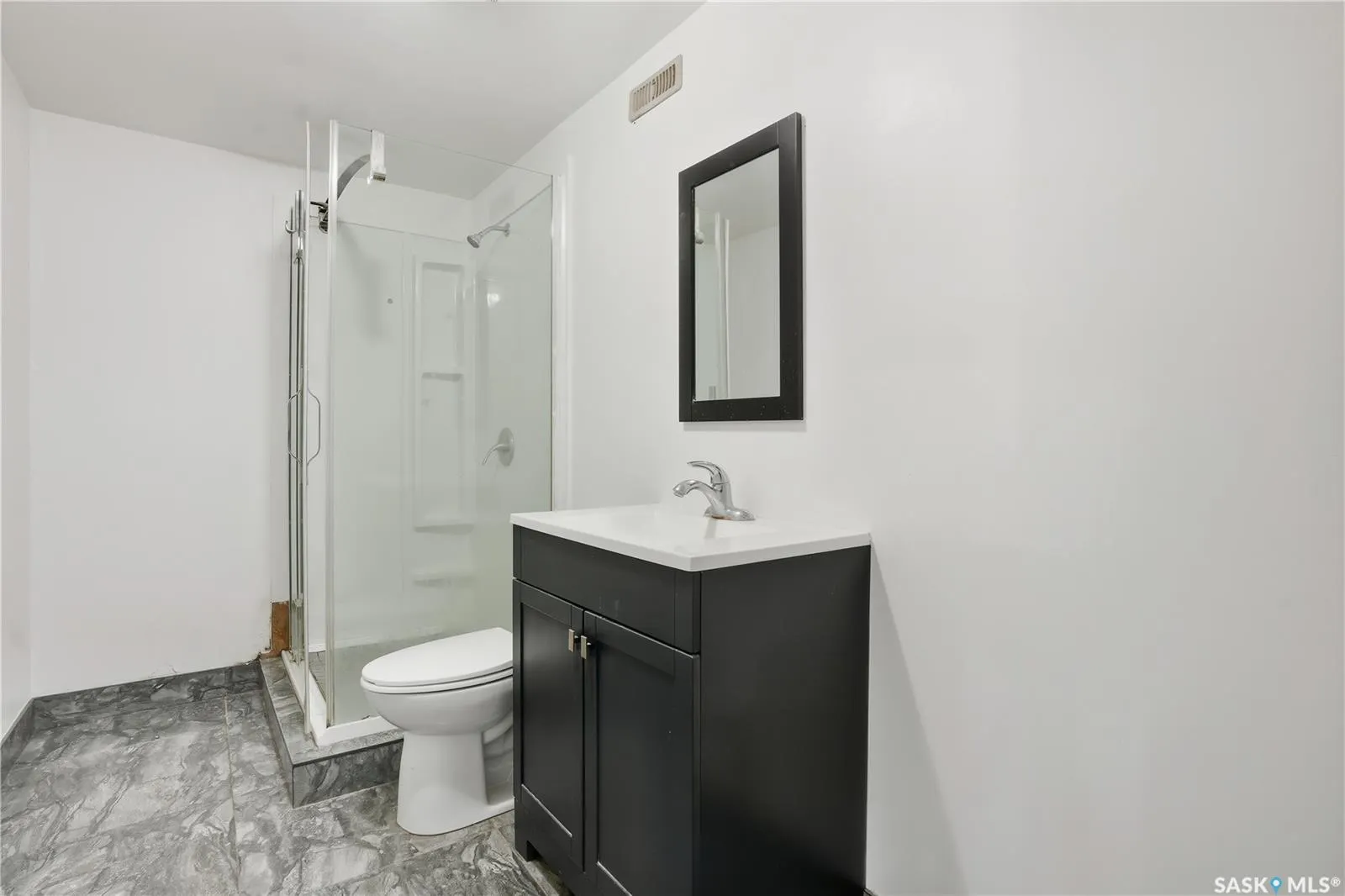 2106 Laurier CRESCENT E