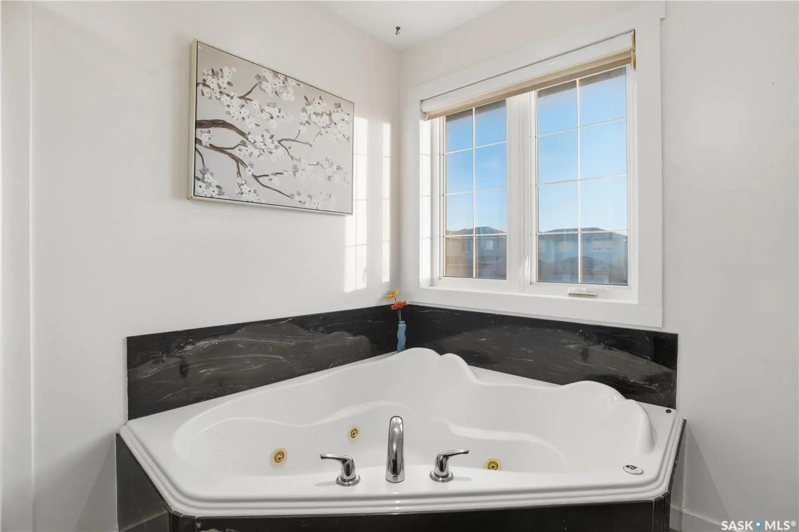 2106 Laurier CRESCENT E