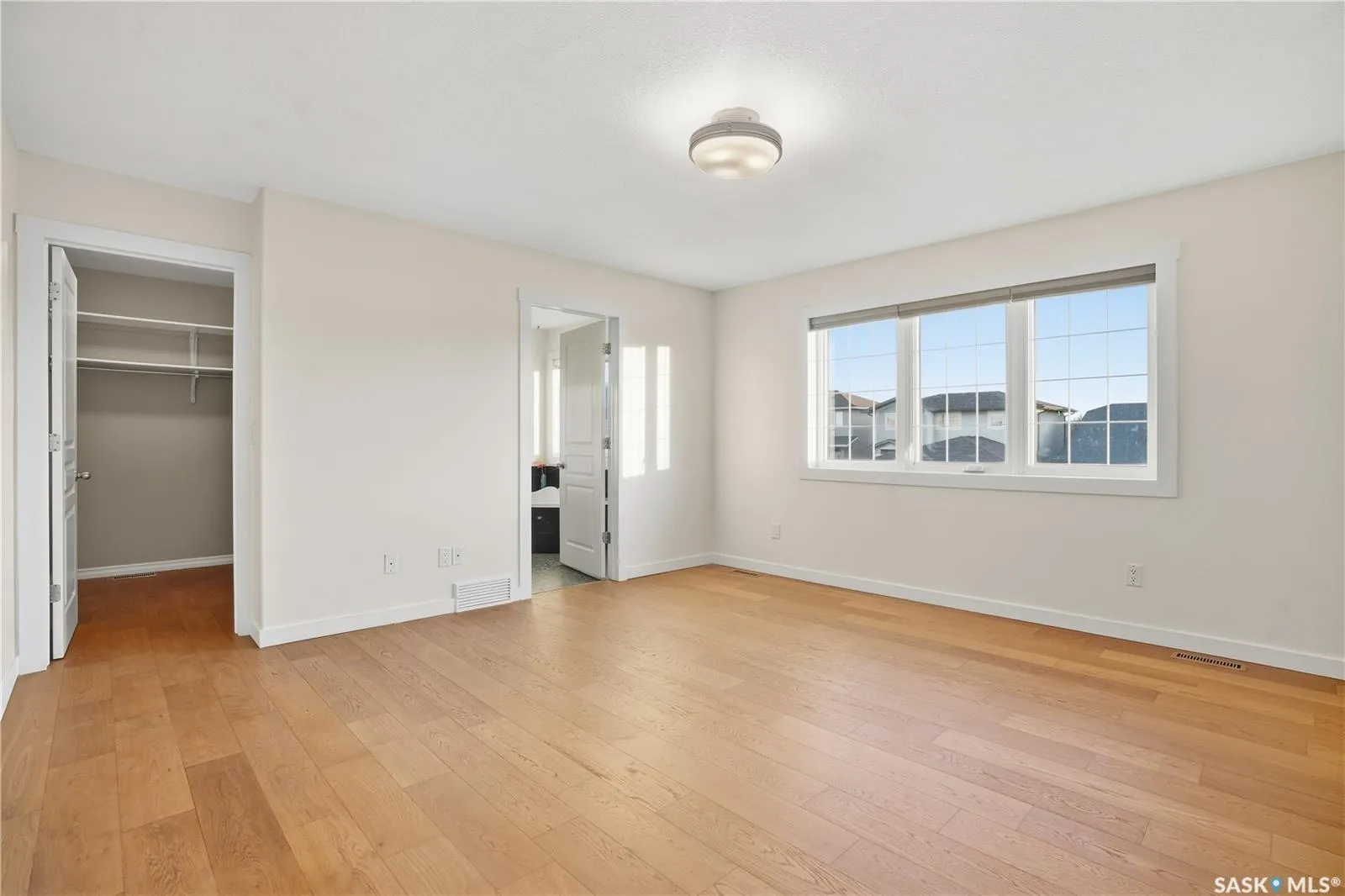2106 Laurier CRESCENT E