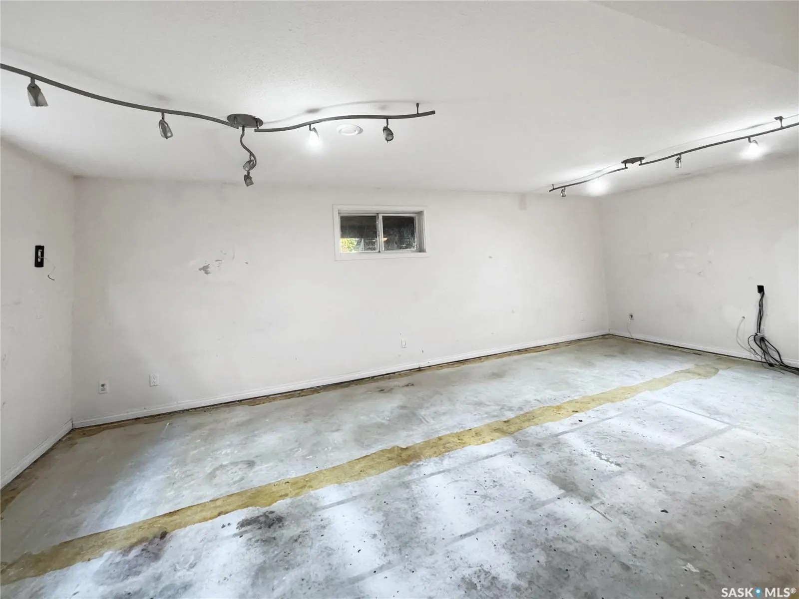 616 3rd STREET E