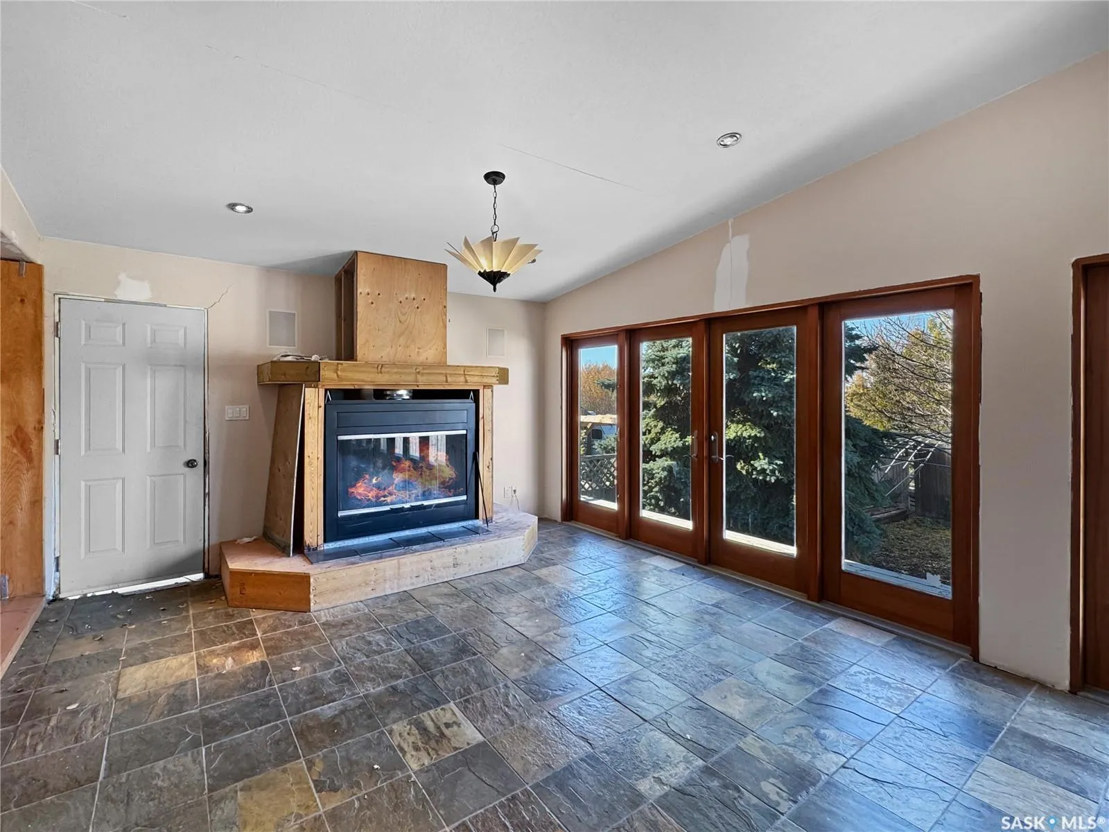 616 3rd STREET E