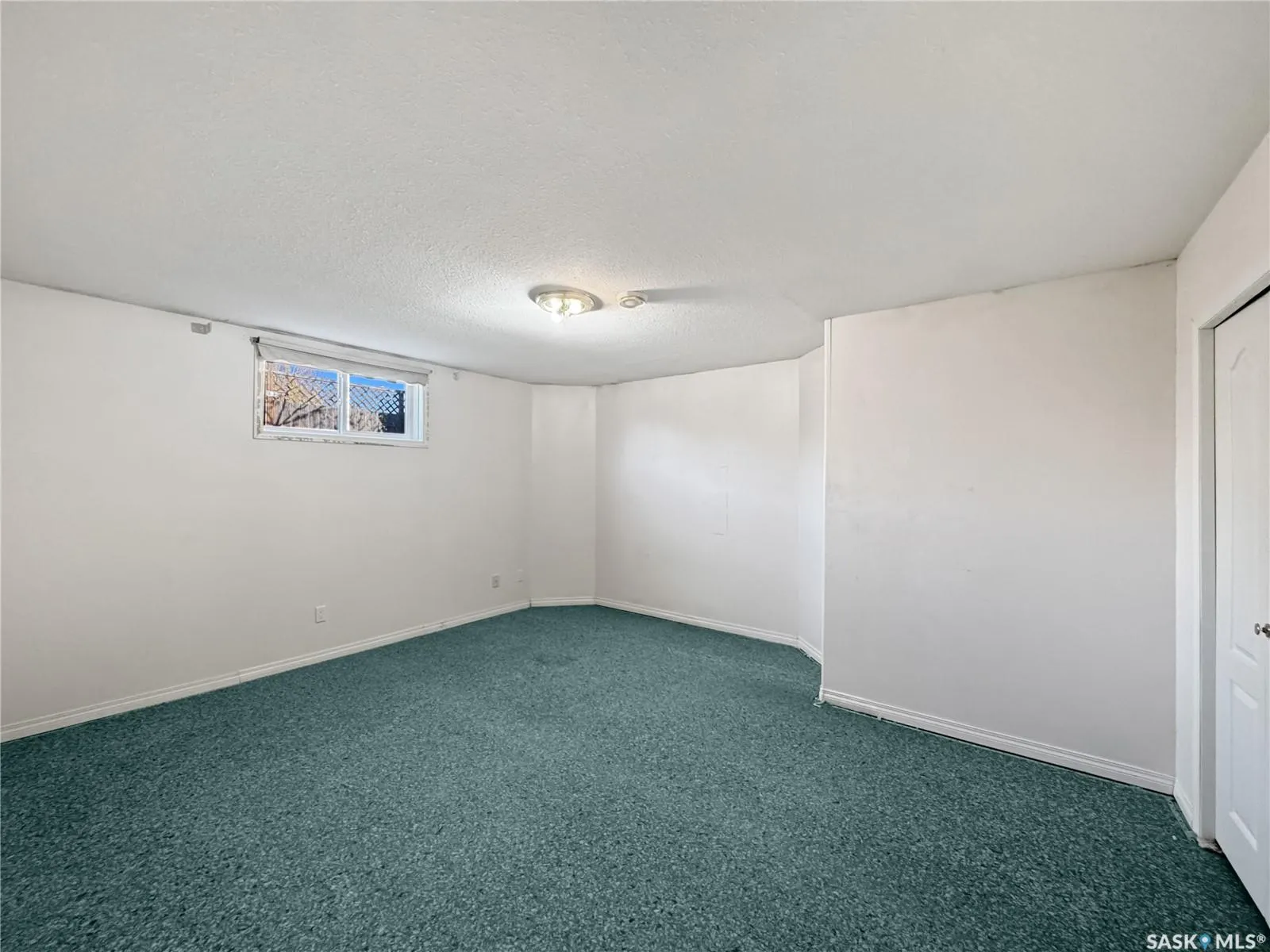 616 3rd STREET E