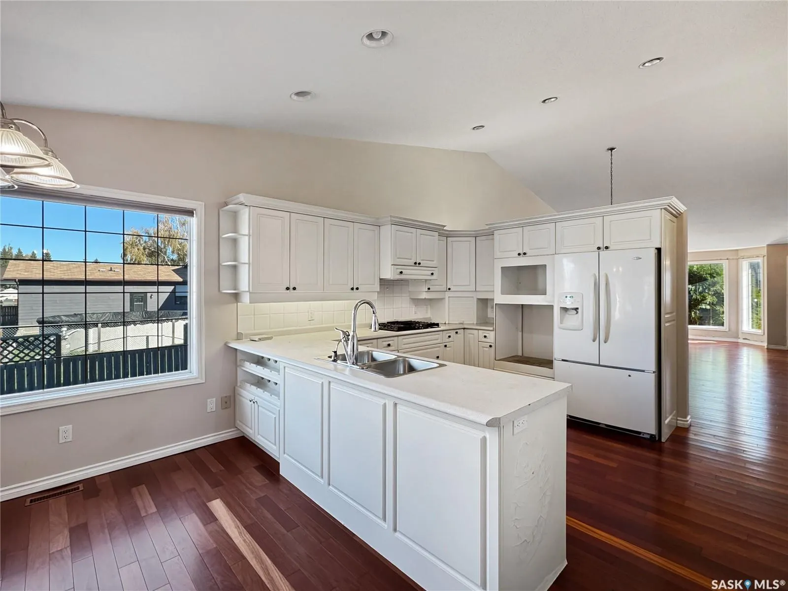 616 3rd STREET E