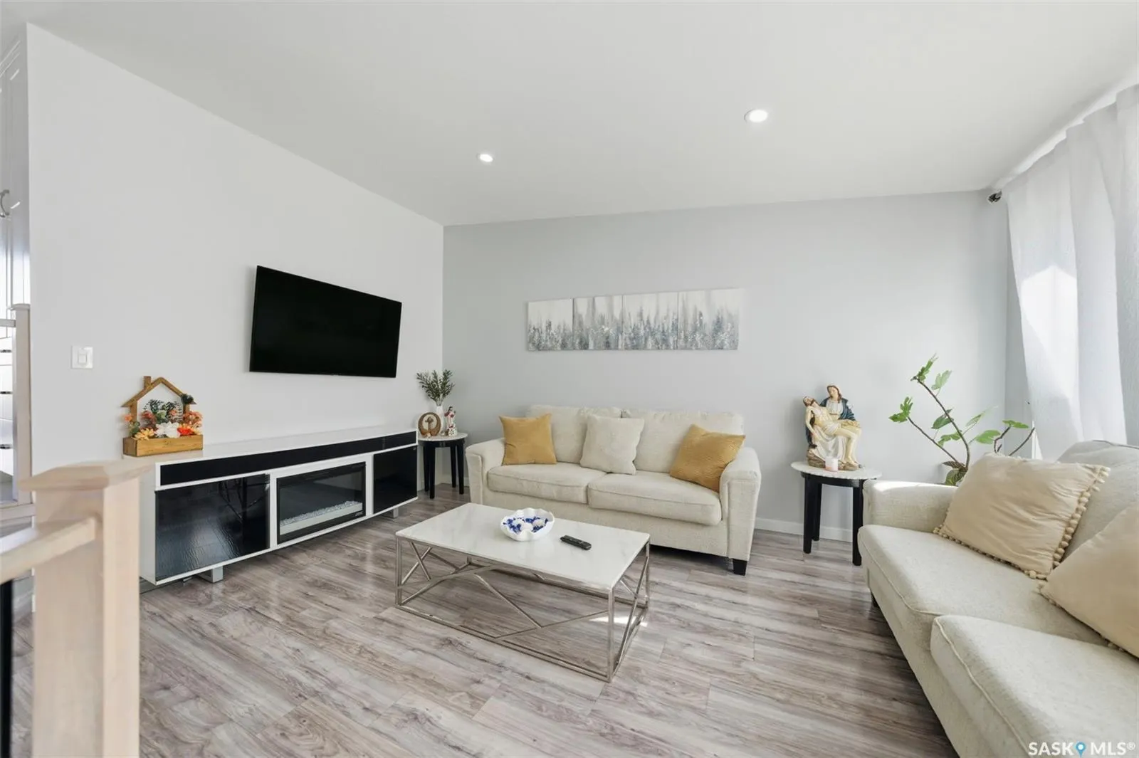 1010 Haslam CRESCENT