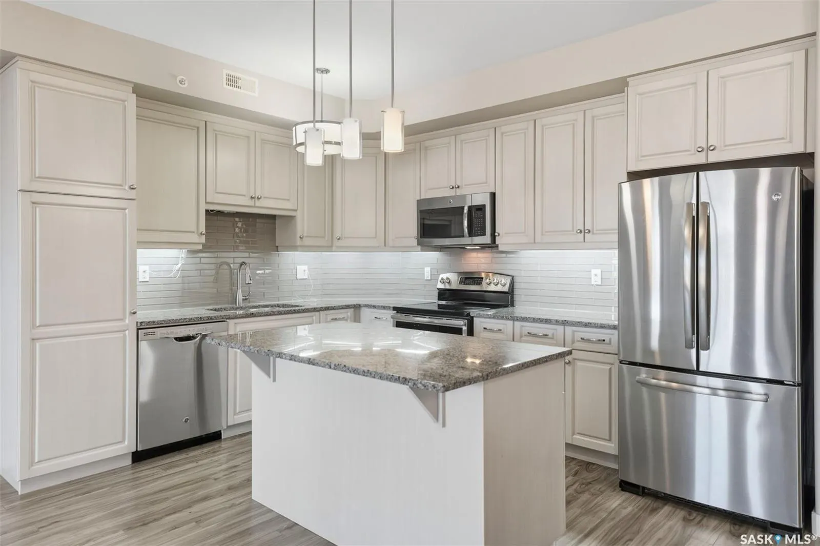 1035 Moss AVENUE, #324