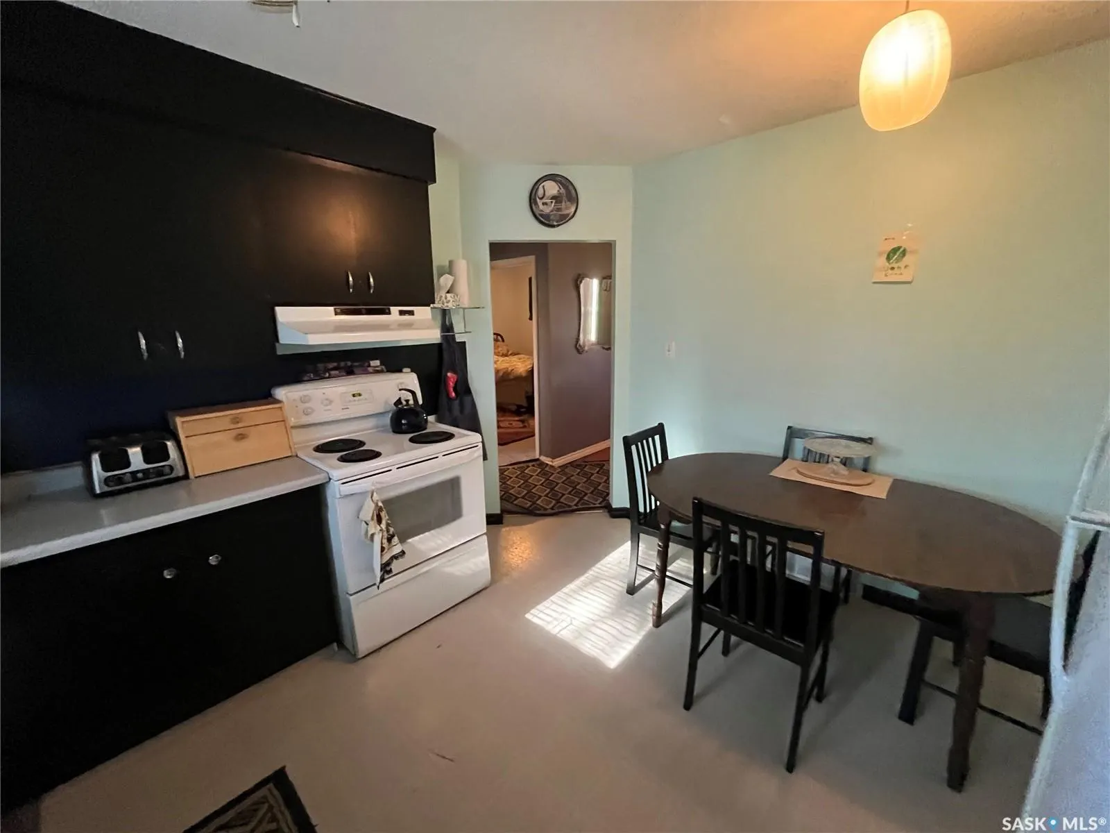 221 2nd AVENUE W