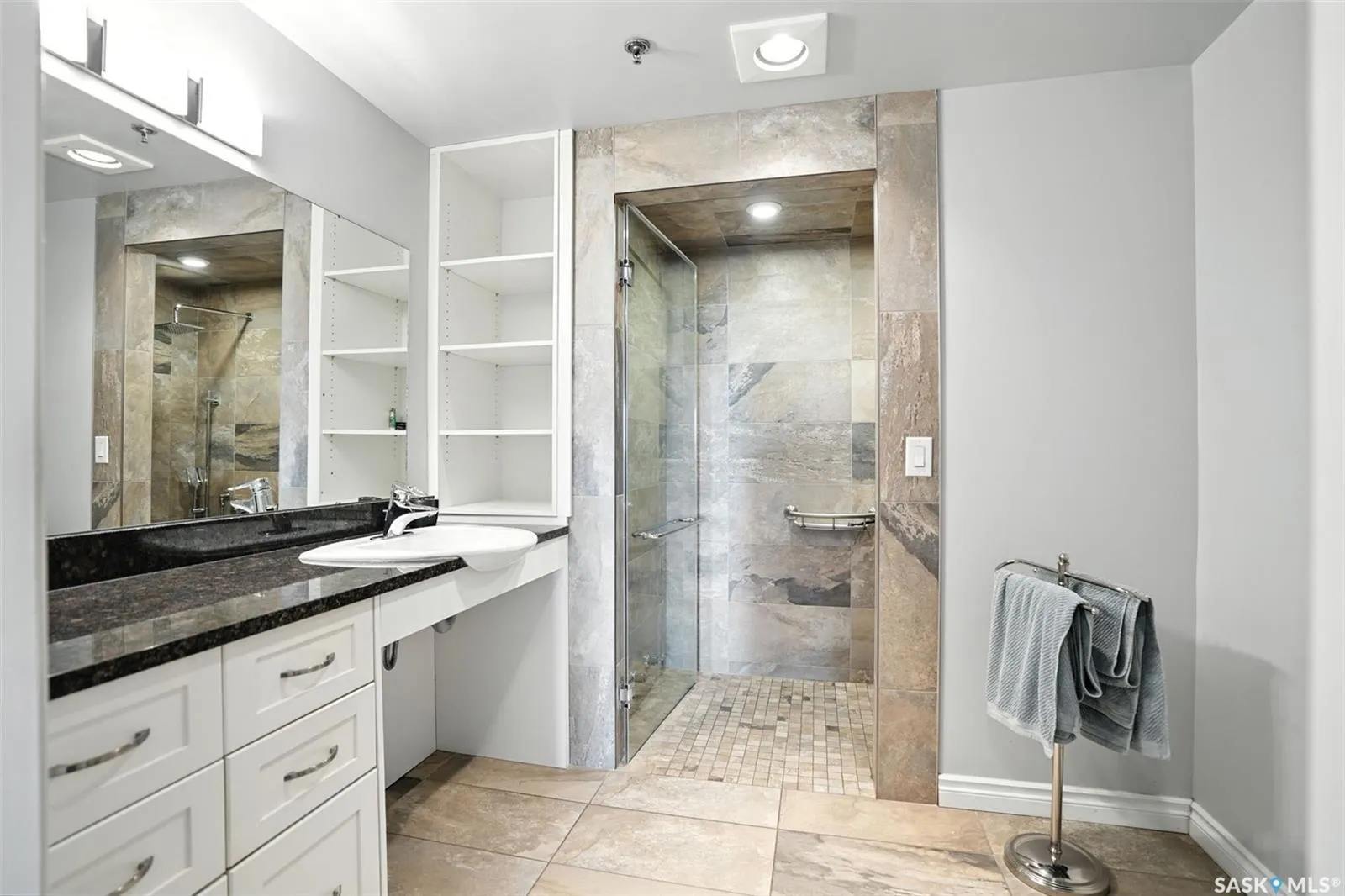 227 Pinehouse DRIVE, #305