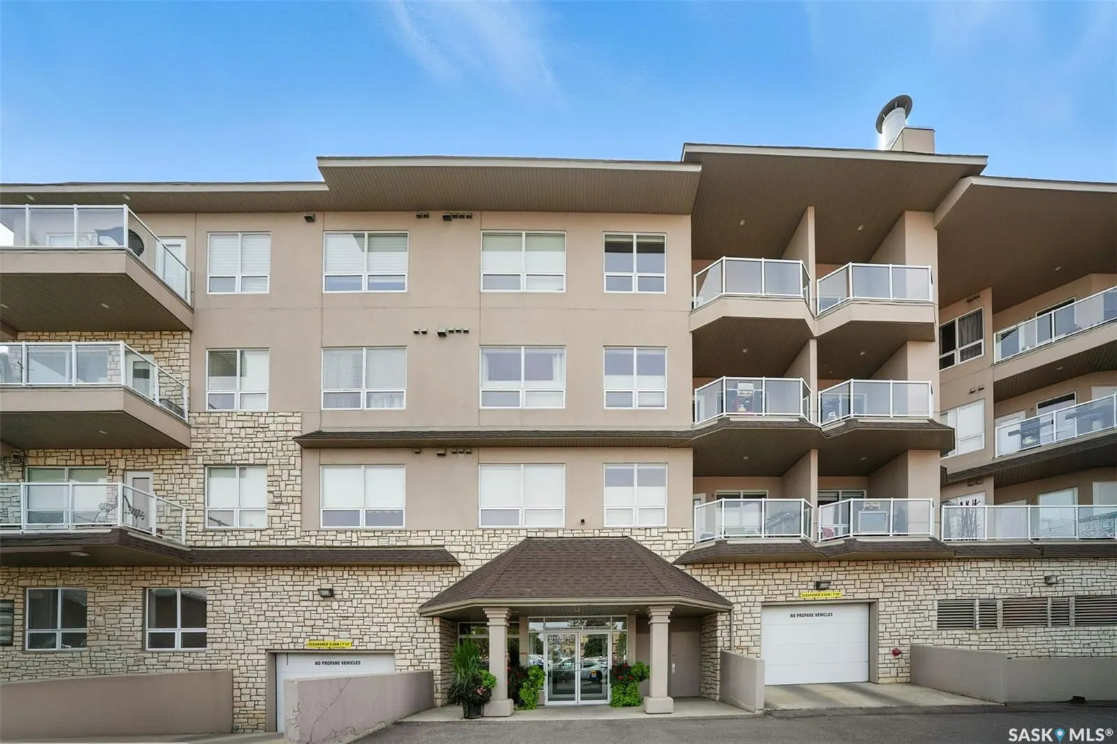 227 Pinehouse DRIVE, #305