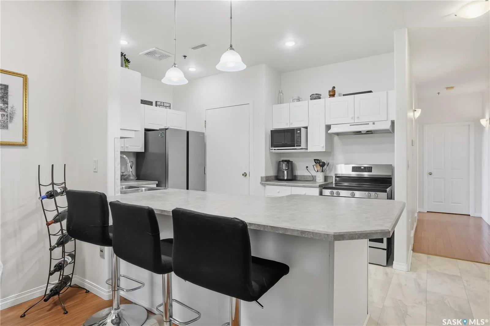 1901 VICTORIA AVENUE, #201
