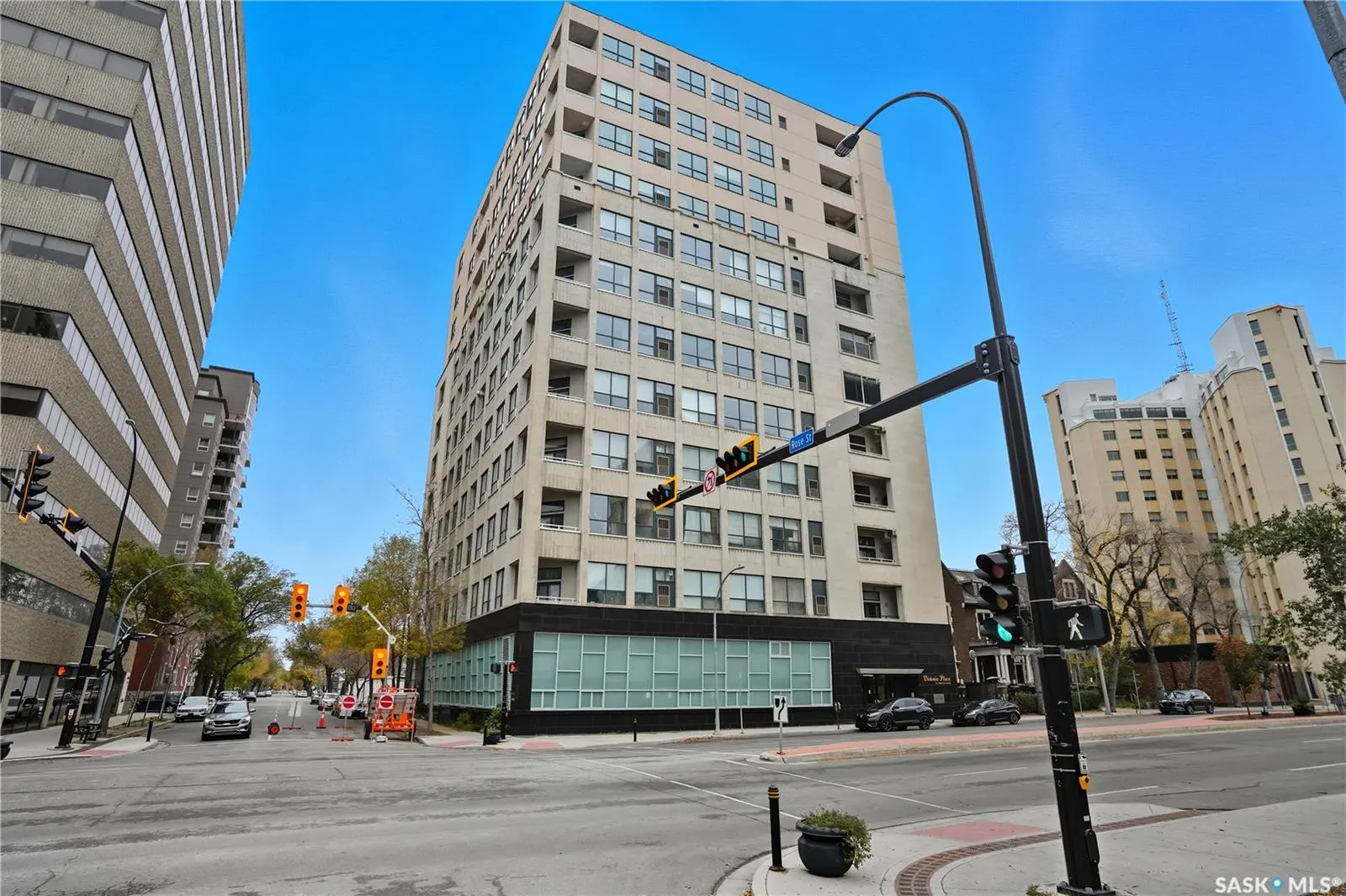 1901 VICTORIA AVENUE, #201