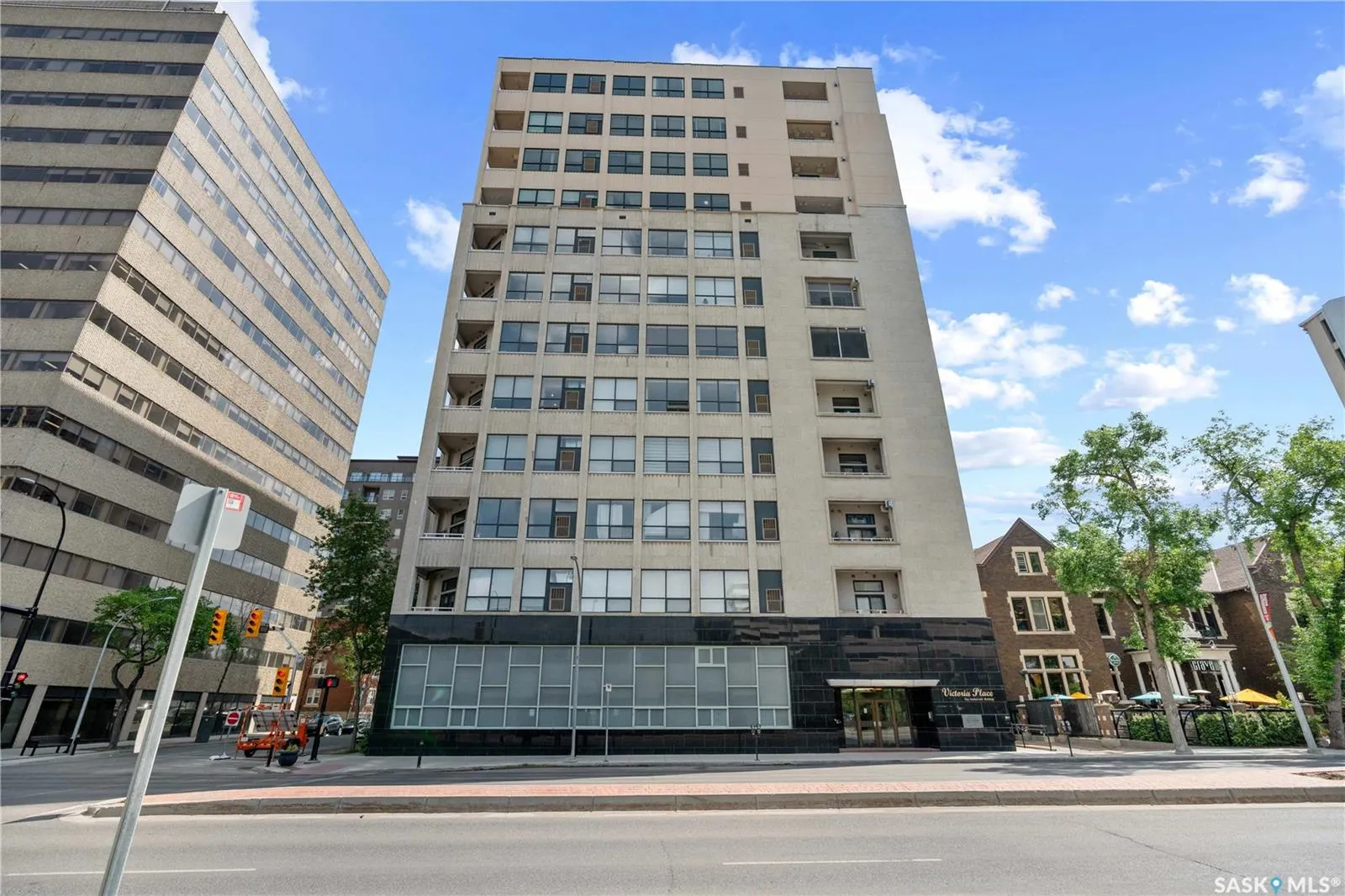 1901 VICTORIA AVENUE, #201