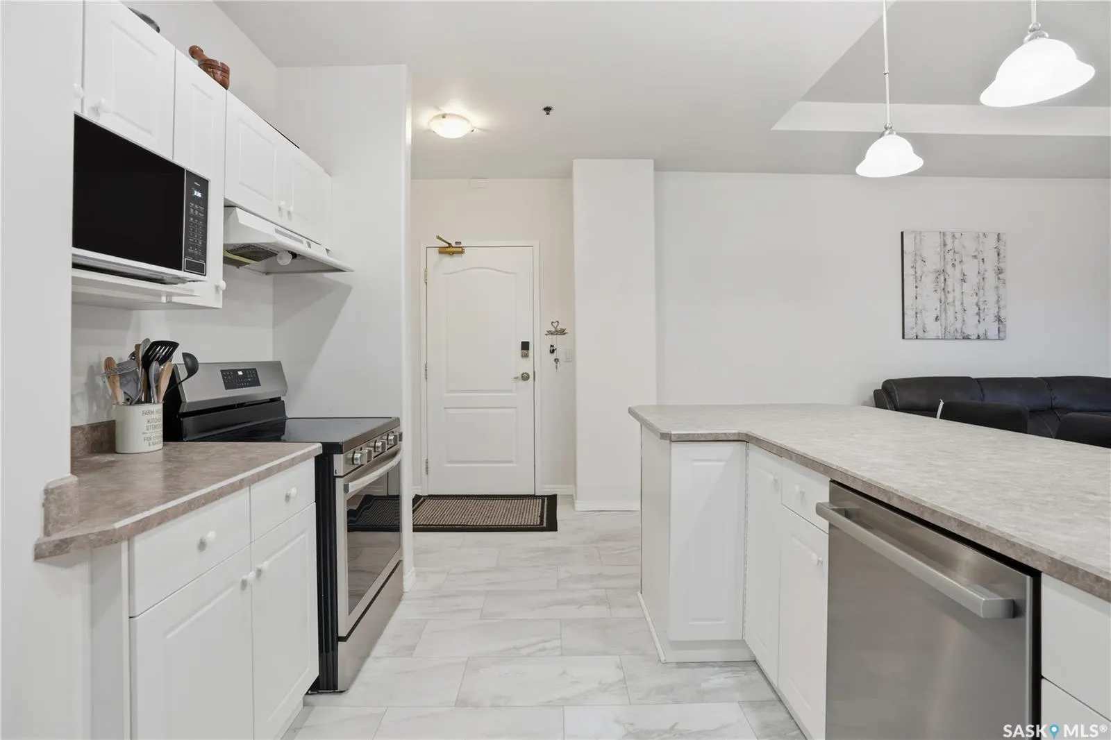 1901 VICTORIA AVENUE, #201