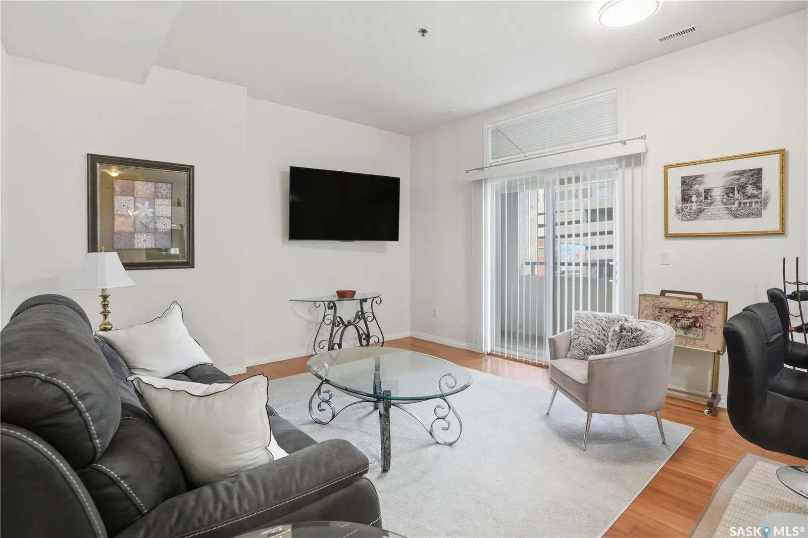 1901 VICTORIA AVENUE, #201