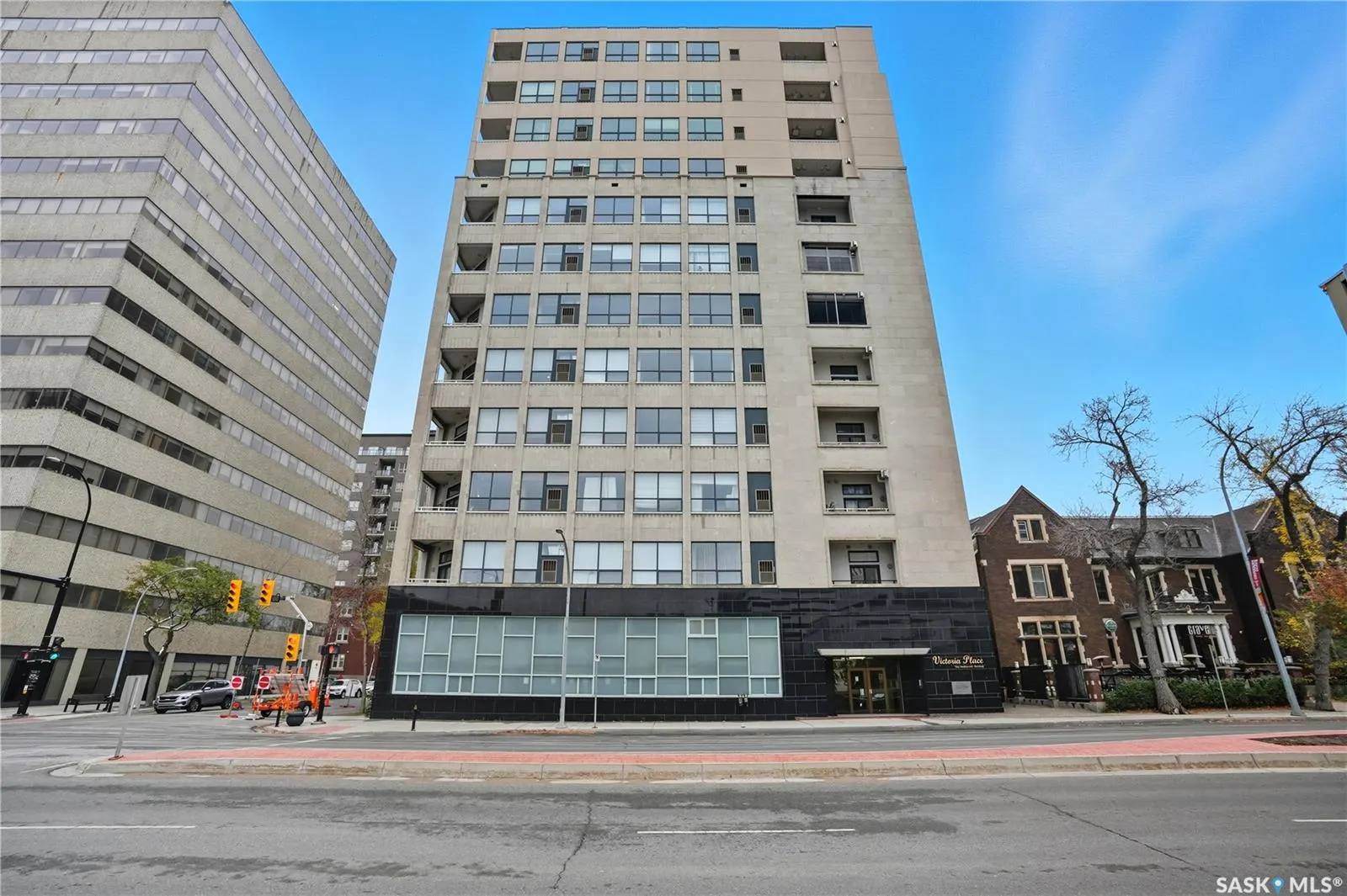 1901 VICTORIA AVENUE, #201