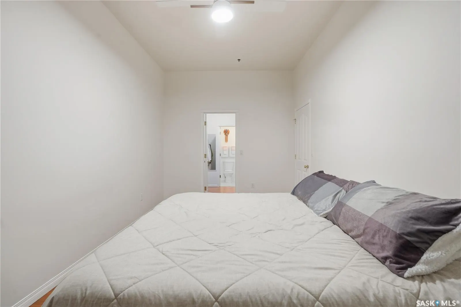 1901 VICTORIA AVENUE, #201