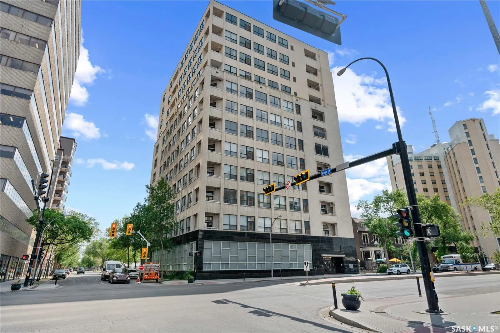 1901 VICTORIA AVENUE, #201