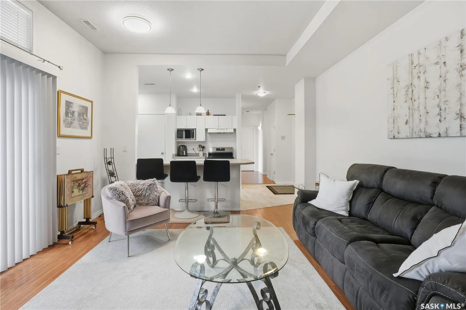 1901 VICTORIA AVENUE, #201