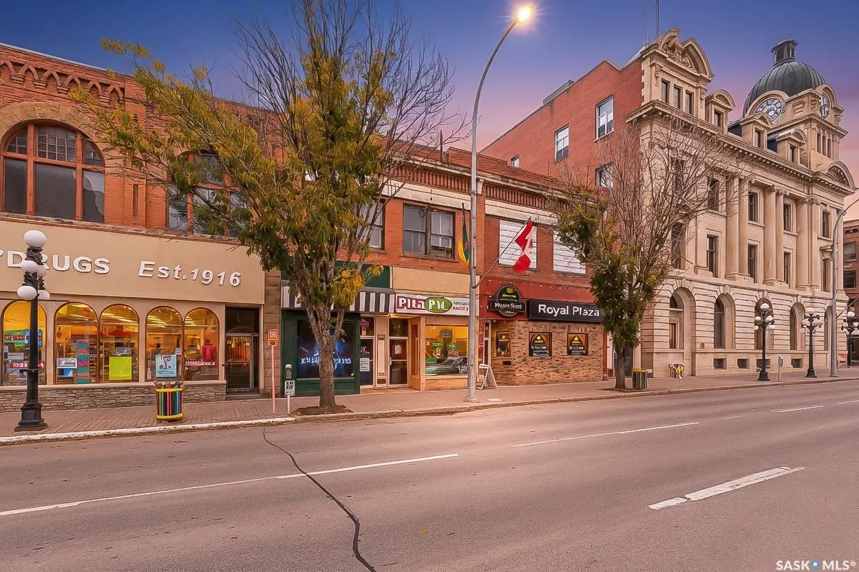 220-222 Main STREET N