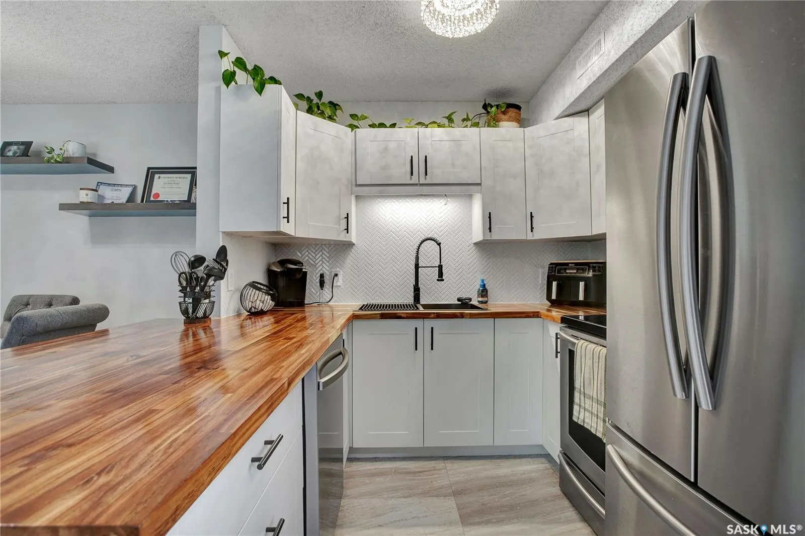 213 Main Street, #202D