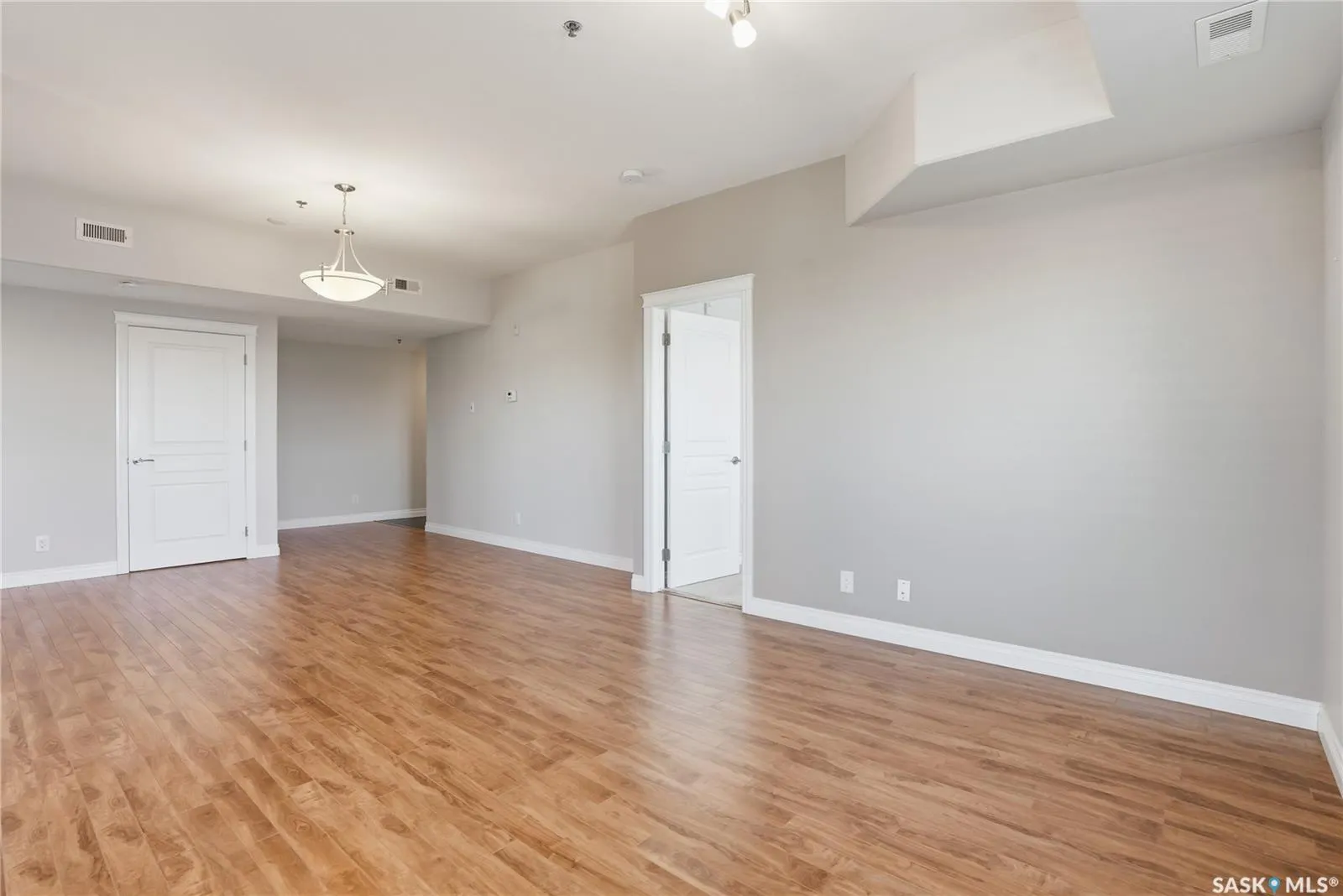 412 Willowgrove SQUARE, #323